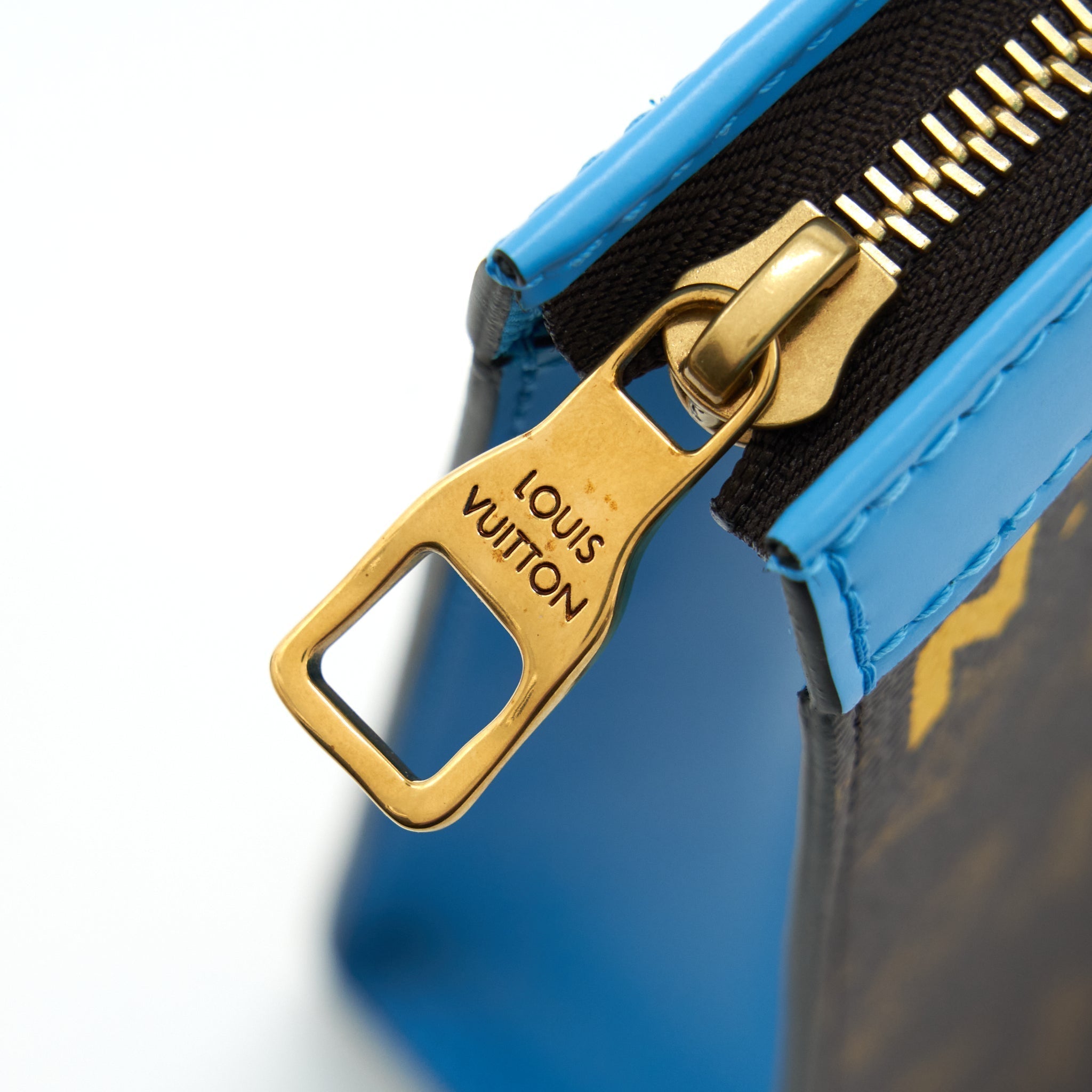 TOILETRY POCHETTE 26 VOYAGE NO.7 LIMITED MONOGRAM CANVAS GHW