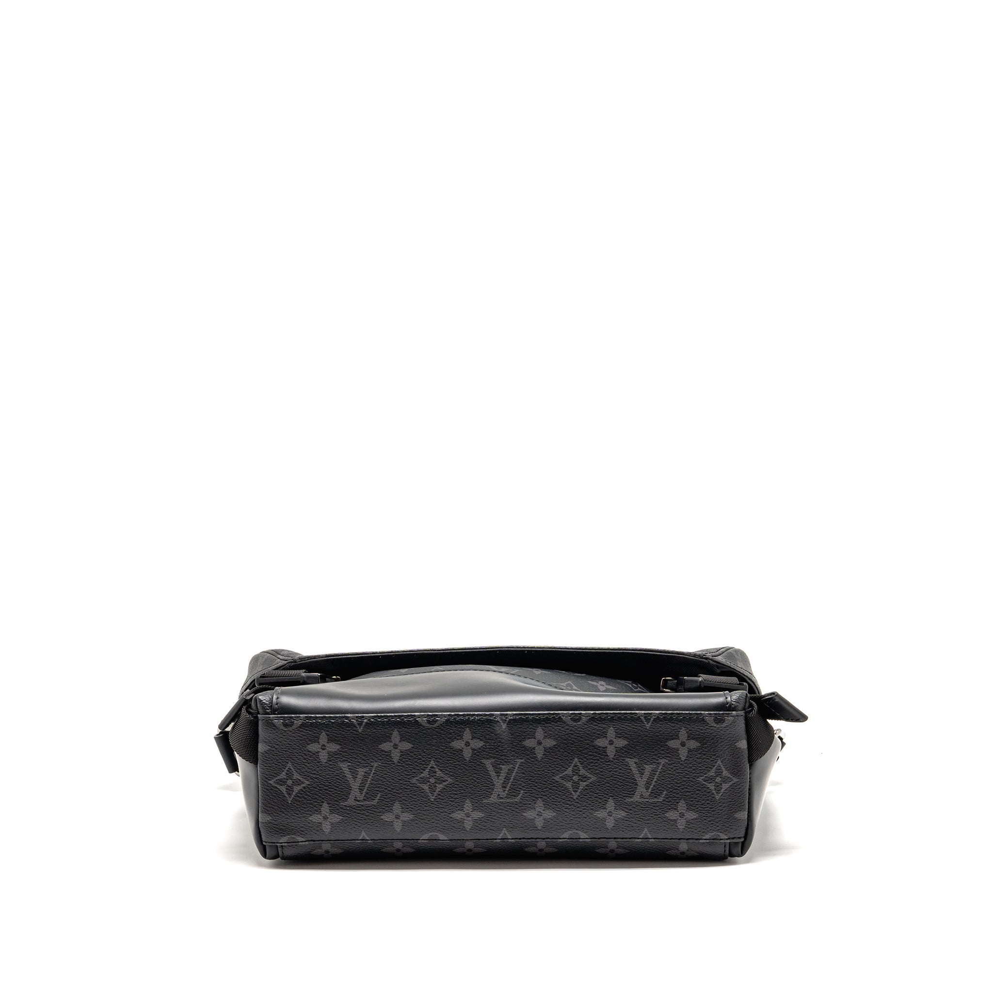 MESSENGER VOYAGER PM MONOGRAM ECLIPSE BLACK SHW