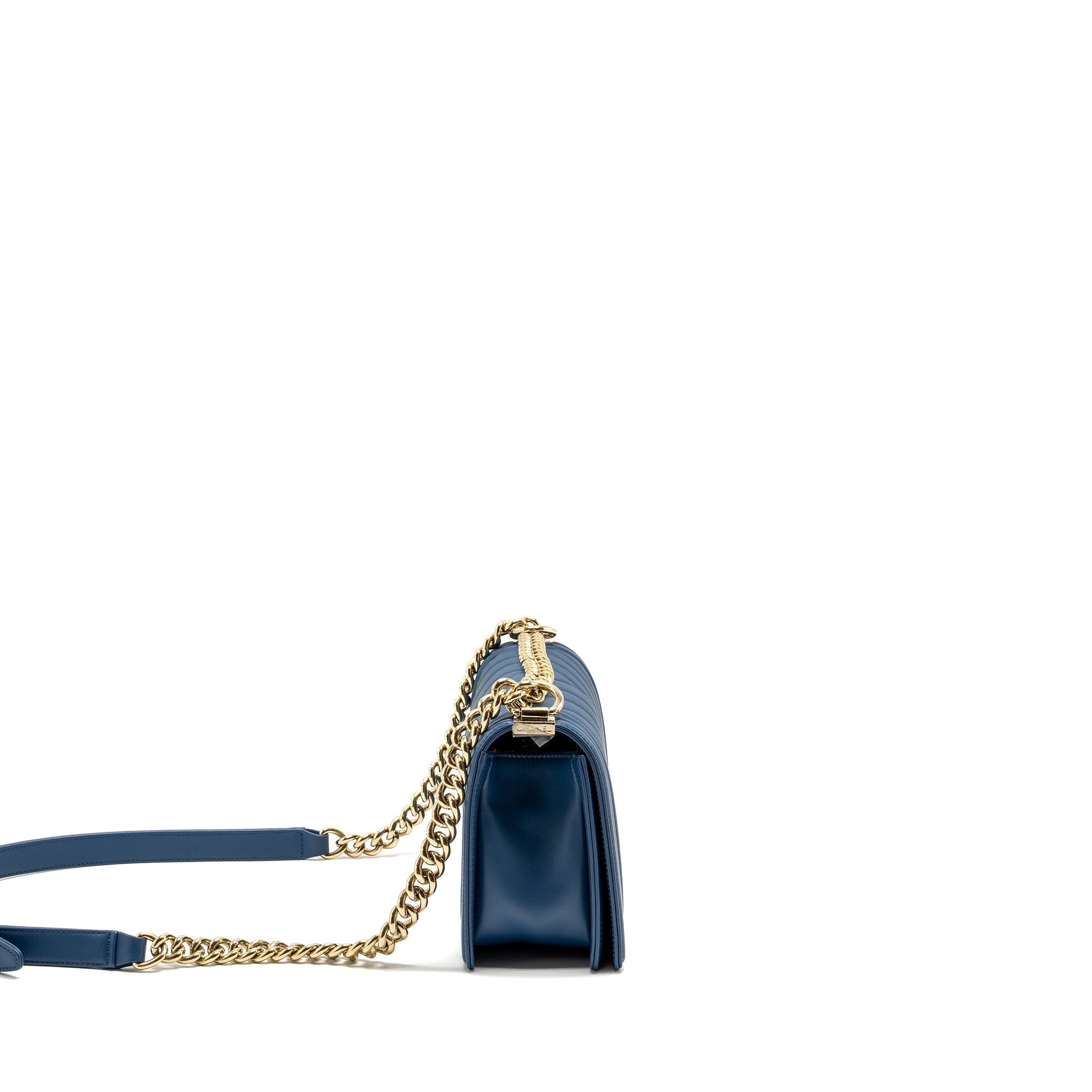 MEDIUM CHEVRON BOY BAG CALFSKIN BLUE GHW