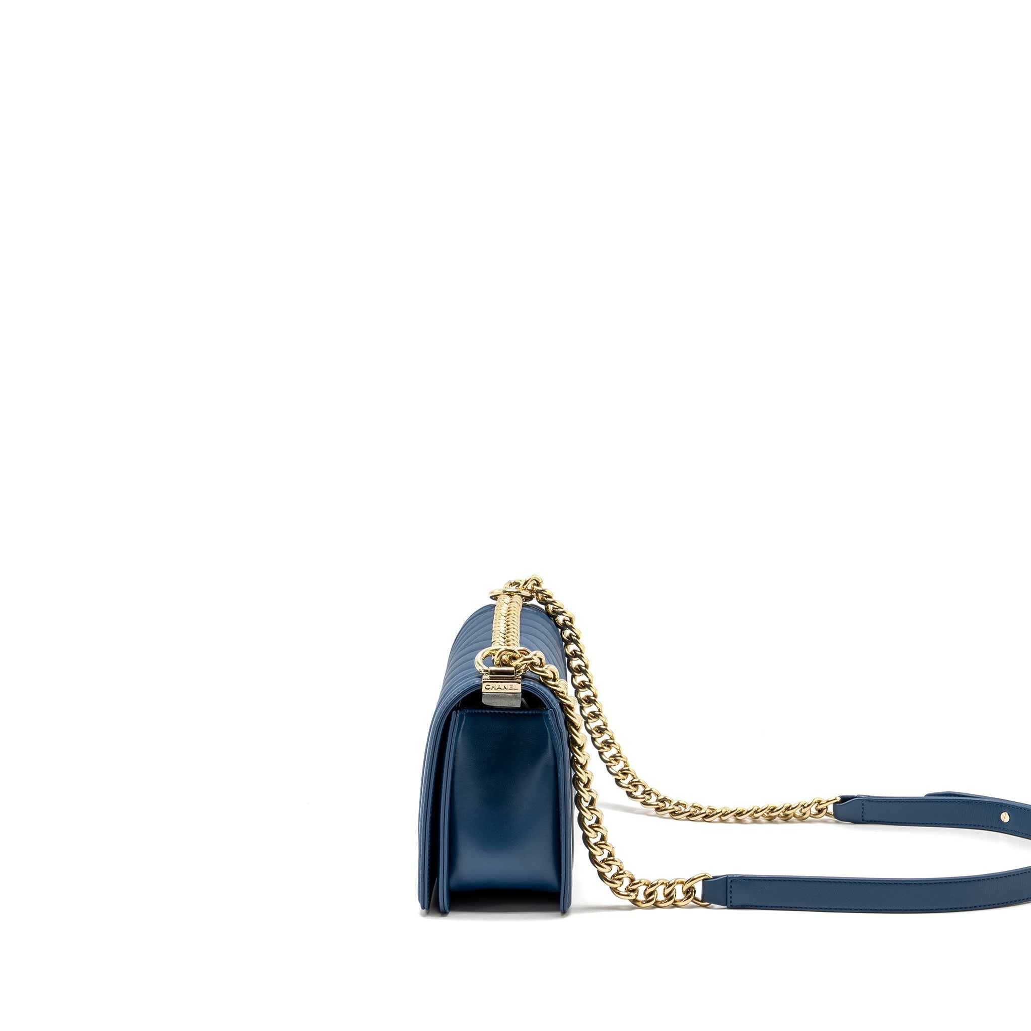 MEDIUM CHEVRON BOY BAG CALFSKIN BLUE GHW