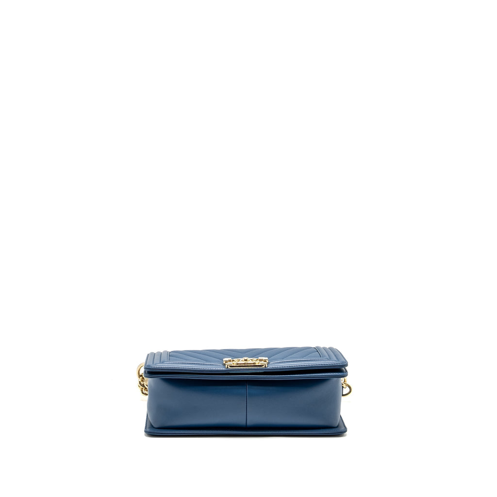 MEDIUM CHEVRON BOY BAG CALFSKIN BLUE GHW