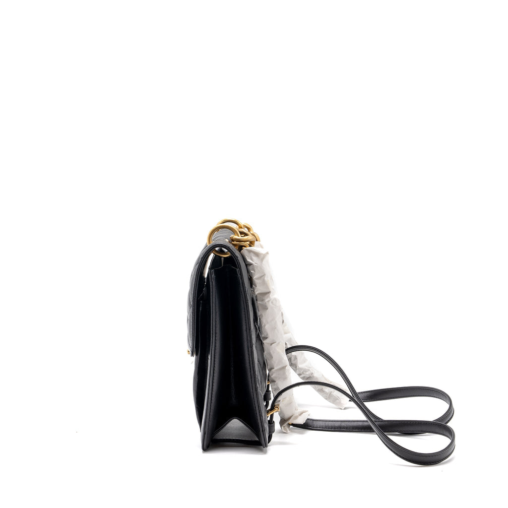 23S FLAP BACKPACK CALFSKIN BLACK BRUSHED GHW (MICROCHIP)