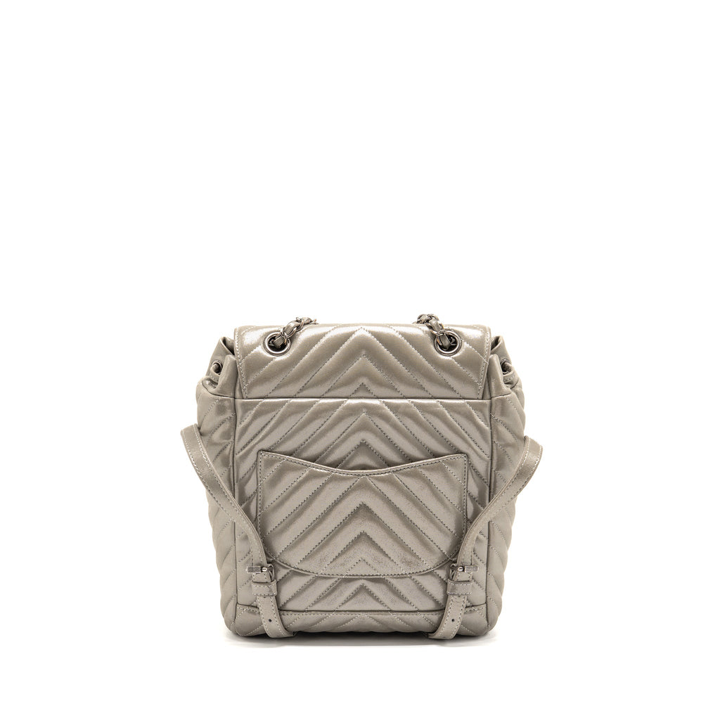 SMALL URBAN SPIRIT BACKPACK CHEVRON CALFSKIN IRIDESCENT LIGHT GREY RUTHENIUM HARDWARE