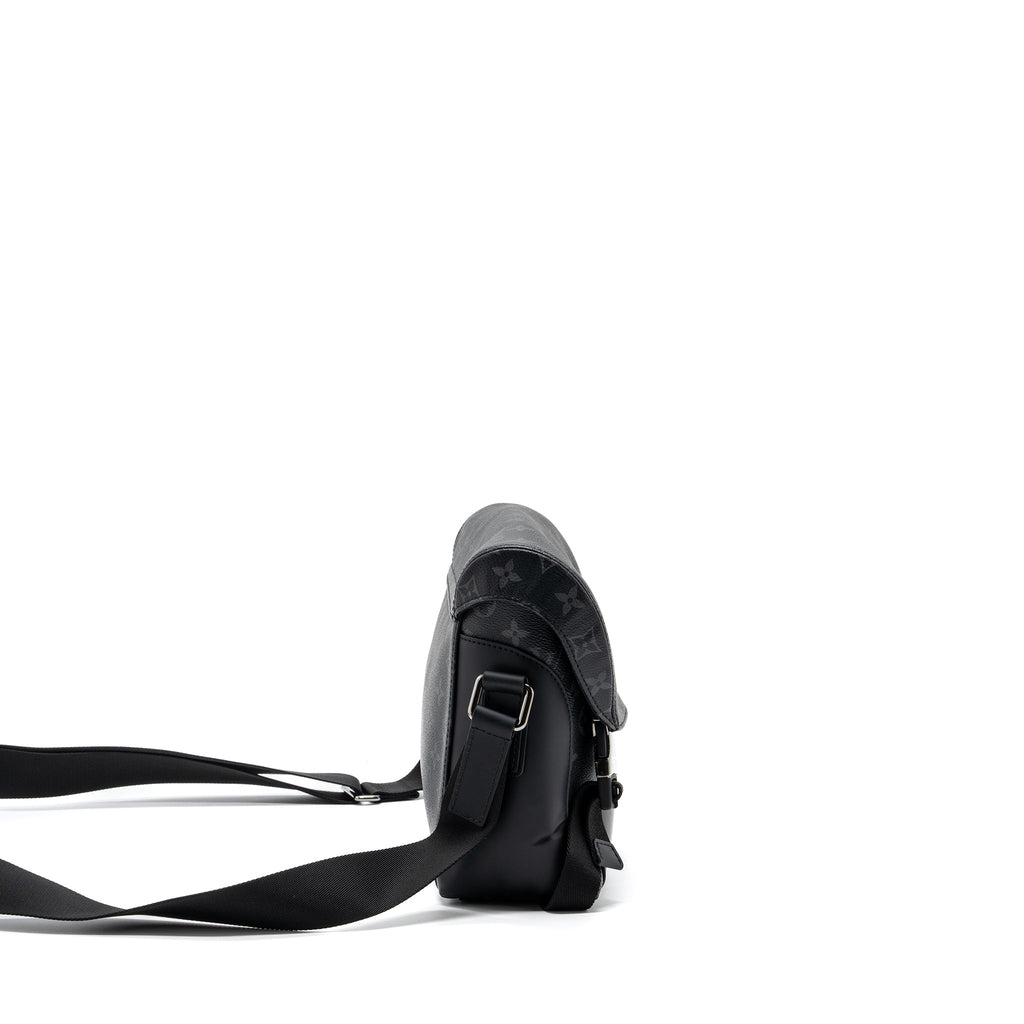 MESSENGER PM VOYOGER MONOGRAM ECLIPSE CANVAS BLACK SHW