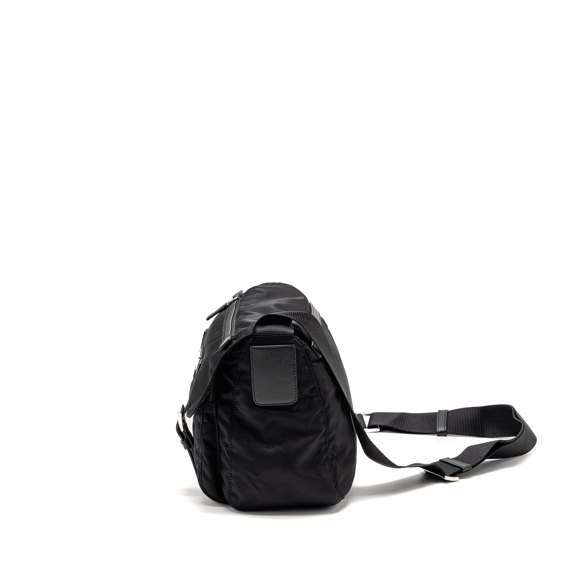 MESSENGER BAG RE-NYLON BLACK SHW