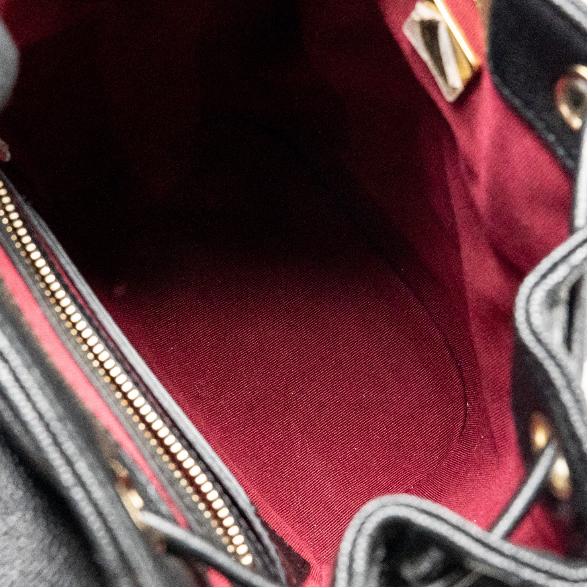 QUILTED MINI BACKPACK CAVIAR BLACK LGHW (MICROCHIP)