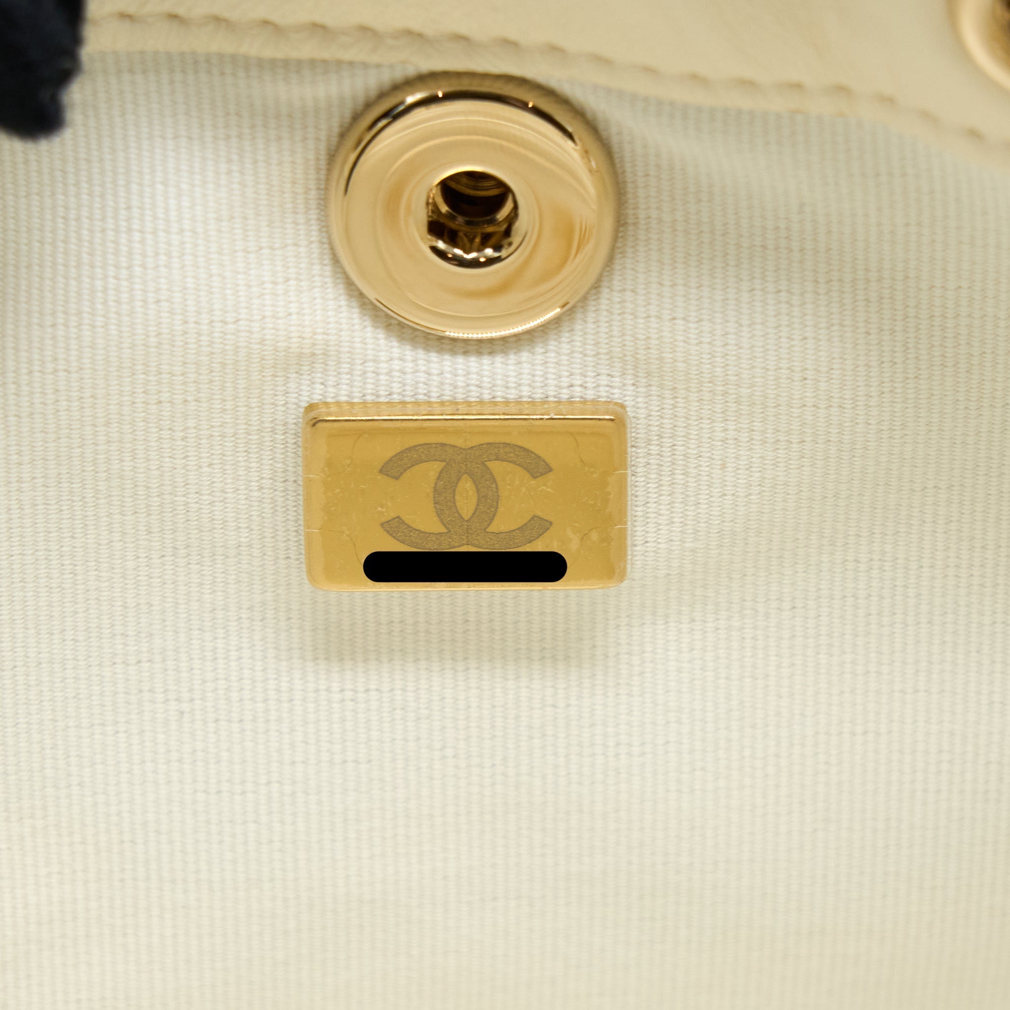 DUMA MINI BACKPACK LAMBSKIN WHITE LGHW (MICROCHIP)