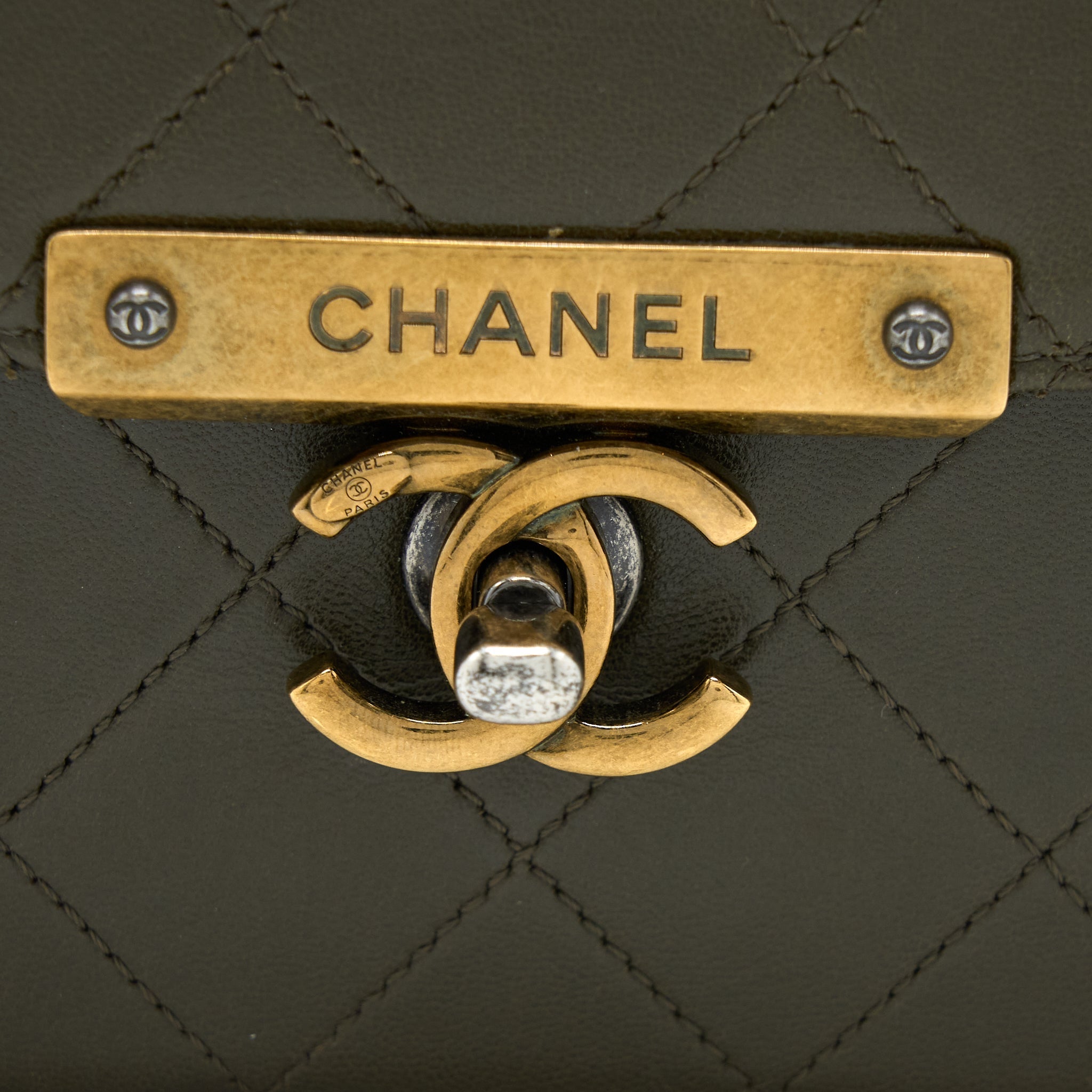 MESSENGER FLAP BAG LAMBSKIN OLIVE GREEN RUTHENIUM GHW