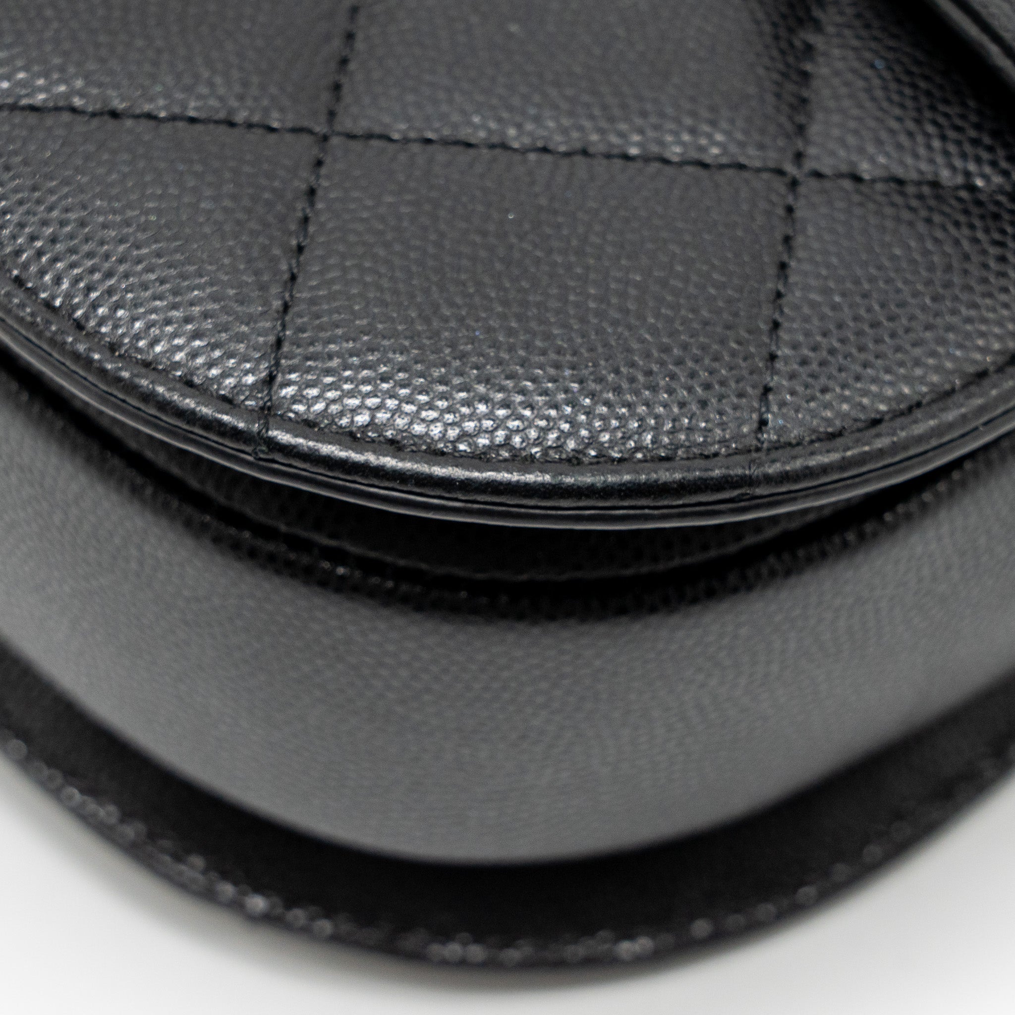 22B ROUND MESSENGER BAG CAVIAR BLACK GHW (MICROCHIP)