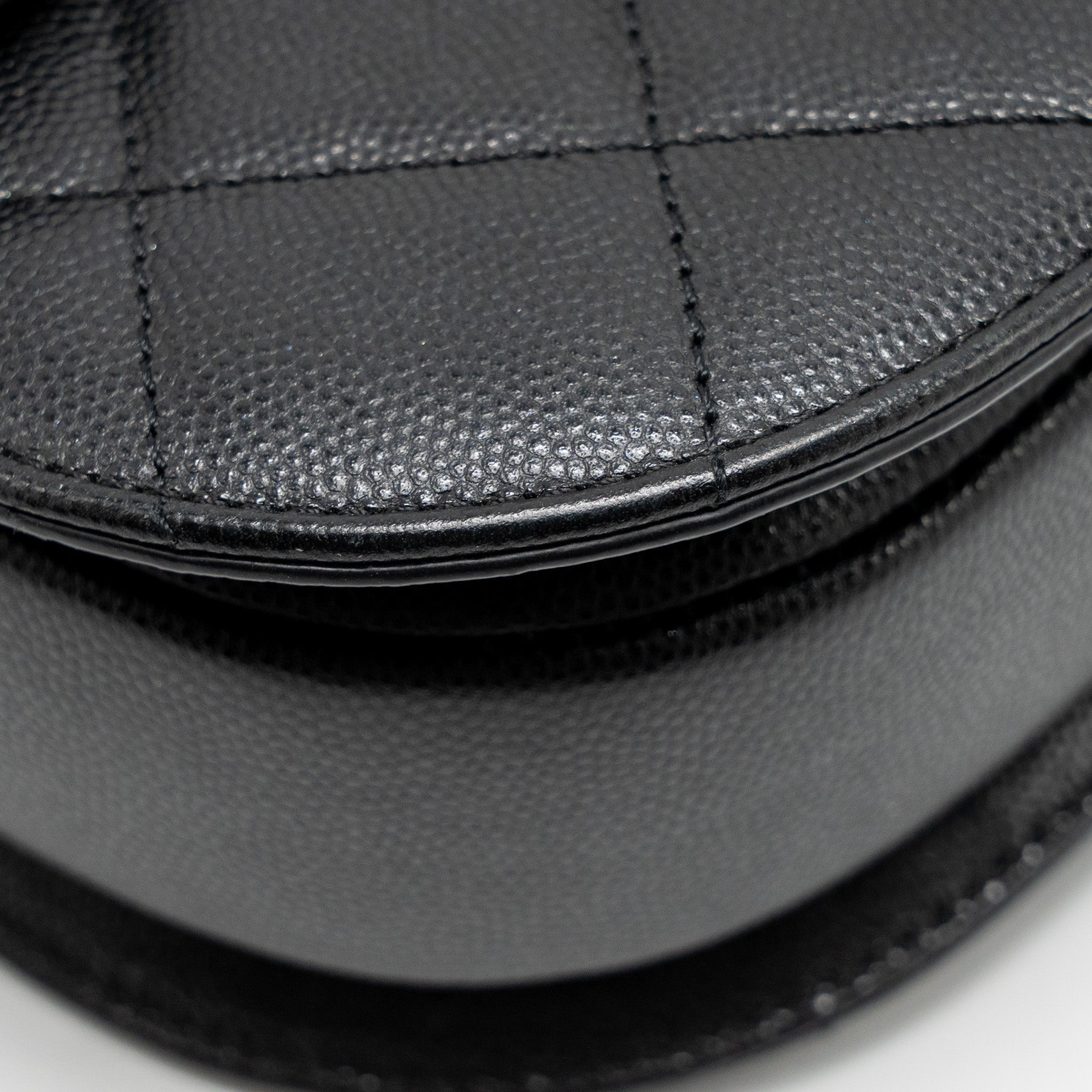 22B ROUND MESSENGER BAG CAVIAR BLACK GHW (MICROCHIP)
