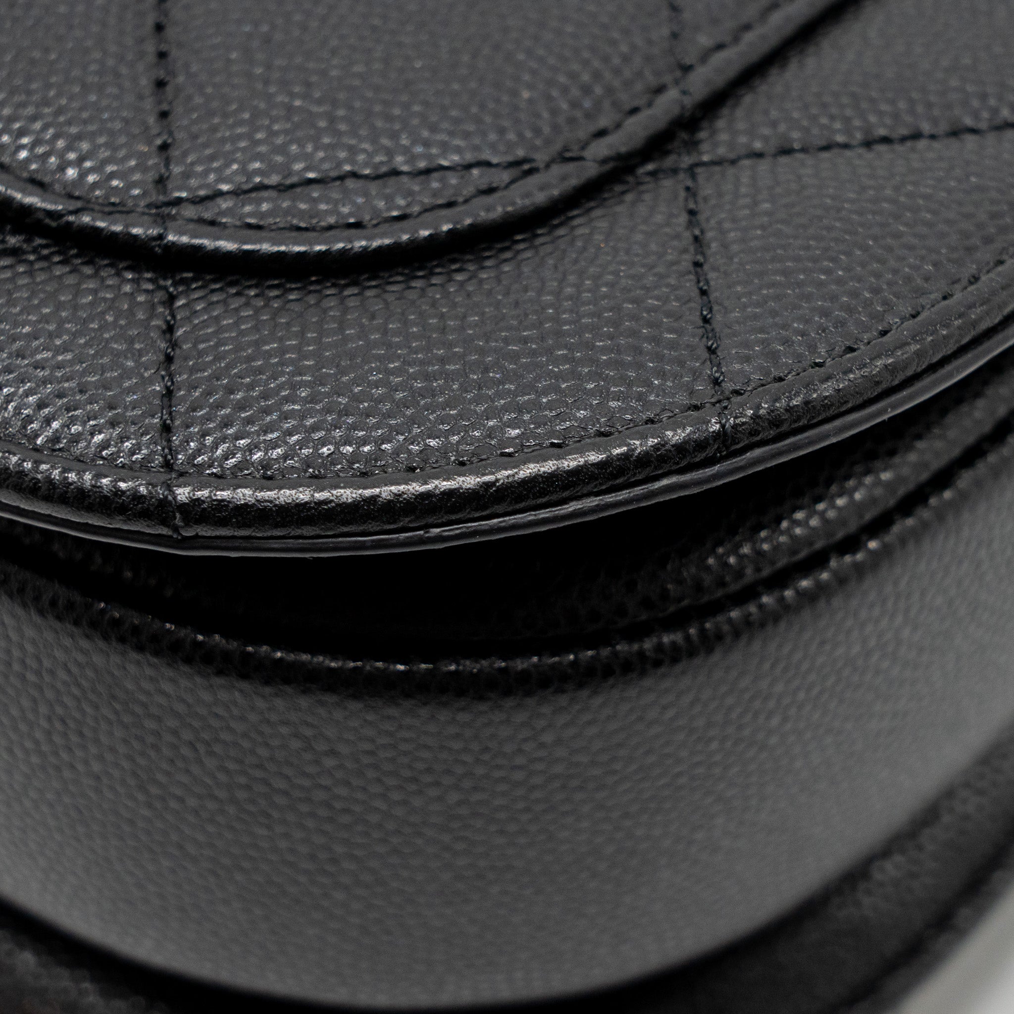 22B ROUND MESSENGER BAG CAVIAR BLACK GHW (MICROCHIP)