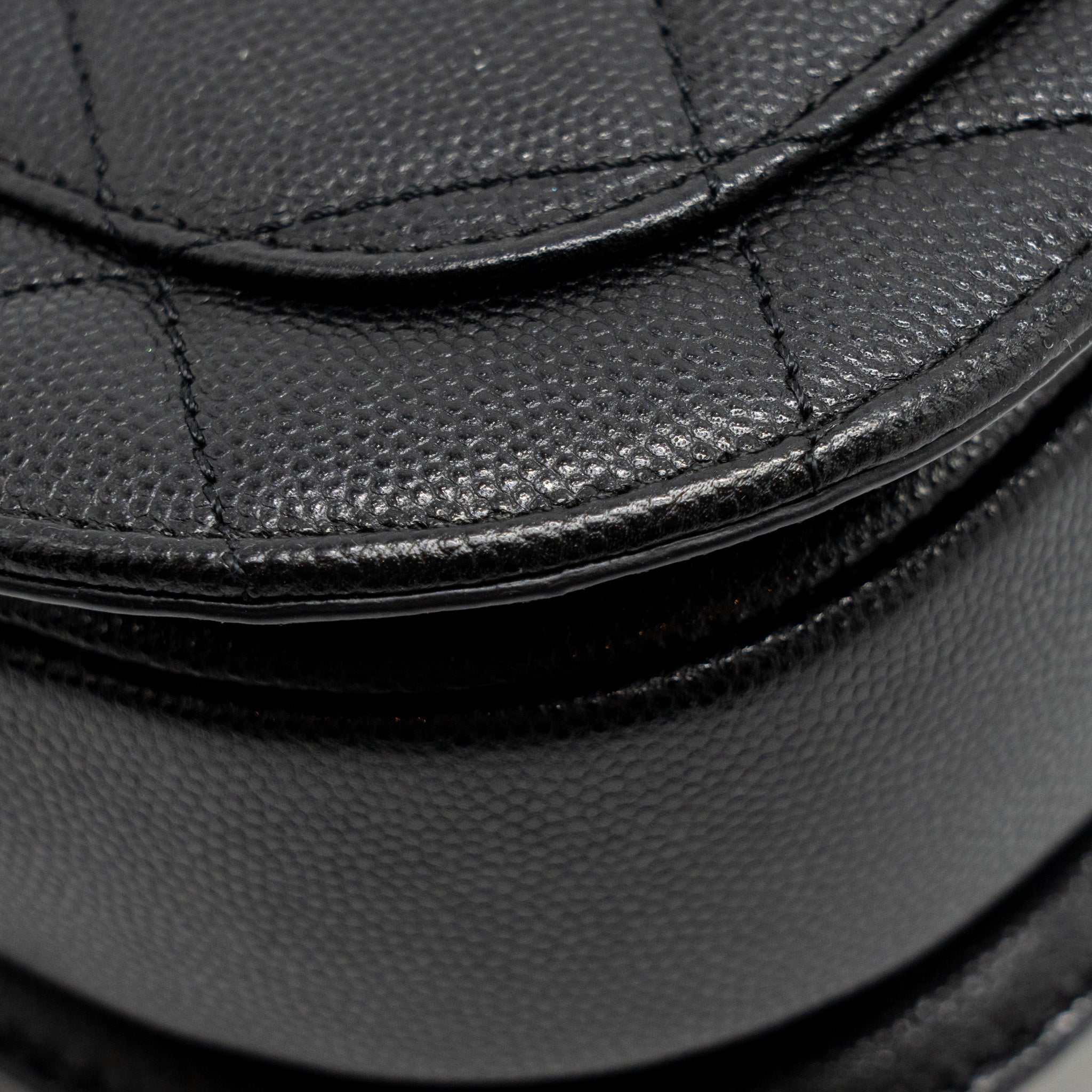 22B ROUND MESSENGER BAG CAVIAR BLACK GHW (MICROCHIP)