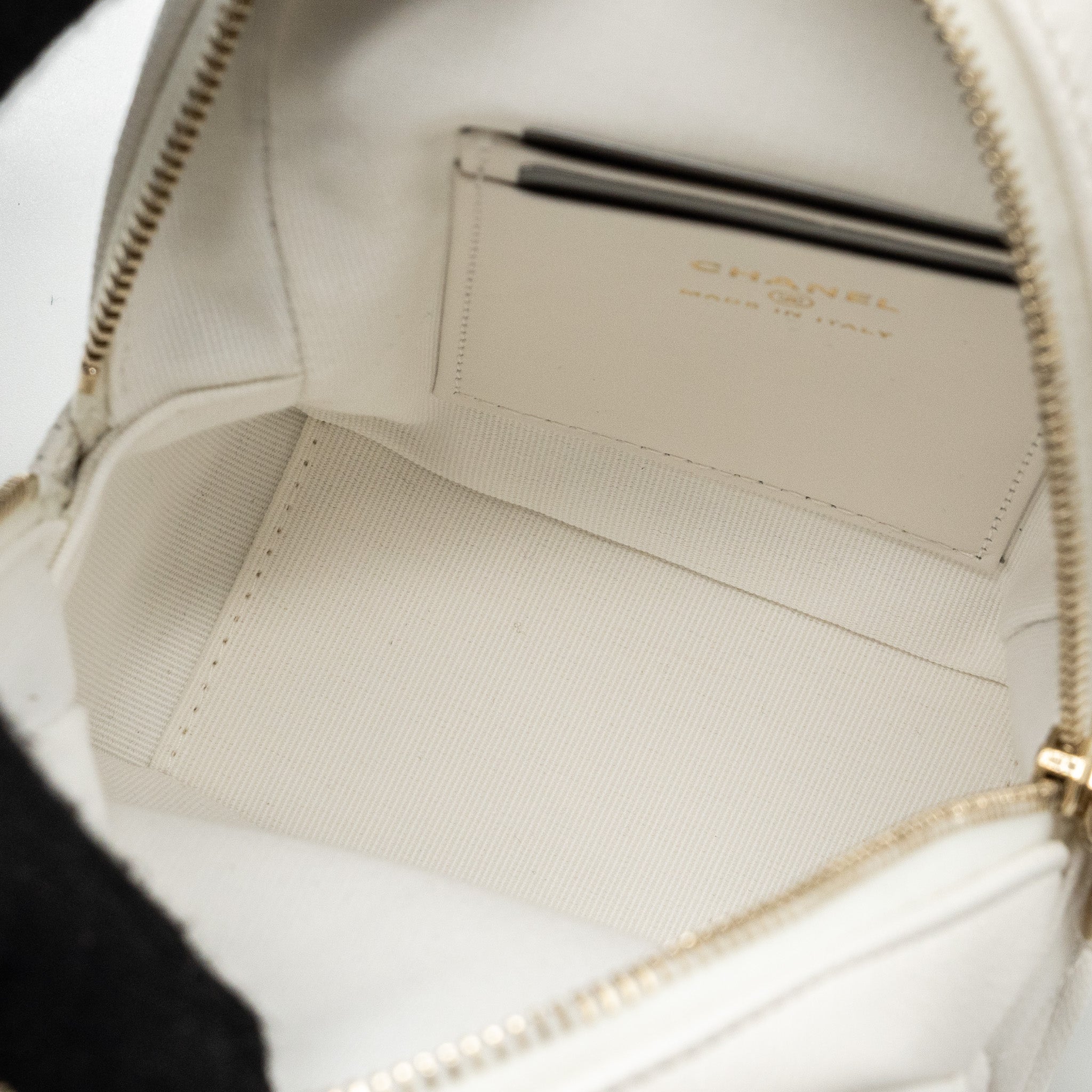 24C MINI BACKPACK/CROSSBODY BAG CAVIAR WHITE LGHW (MICROCHIP)