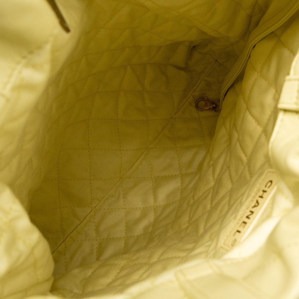 23P SMALL 22 BACKPACK SHINY CALFSKIN LIGHT YELLOW BRUSHED GHW(MICROCHIP)