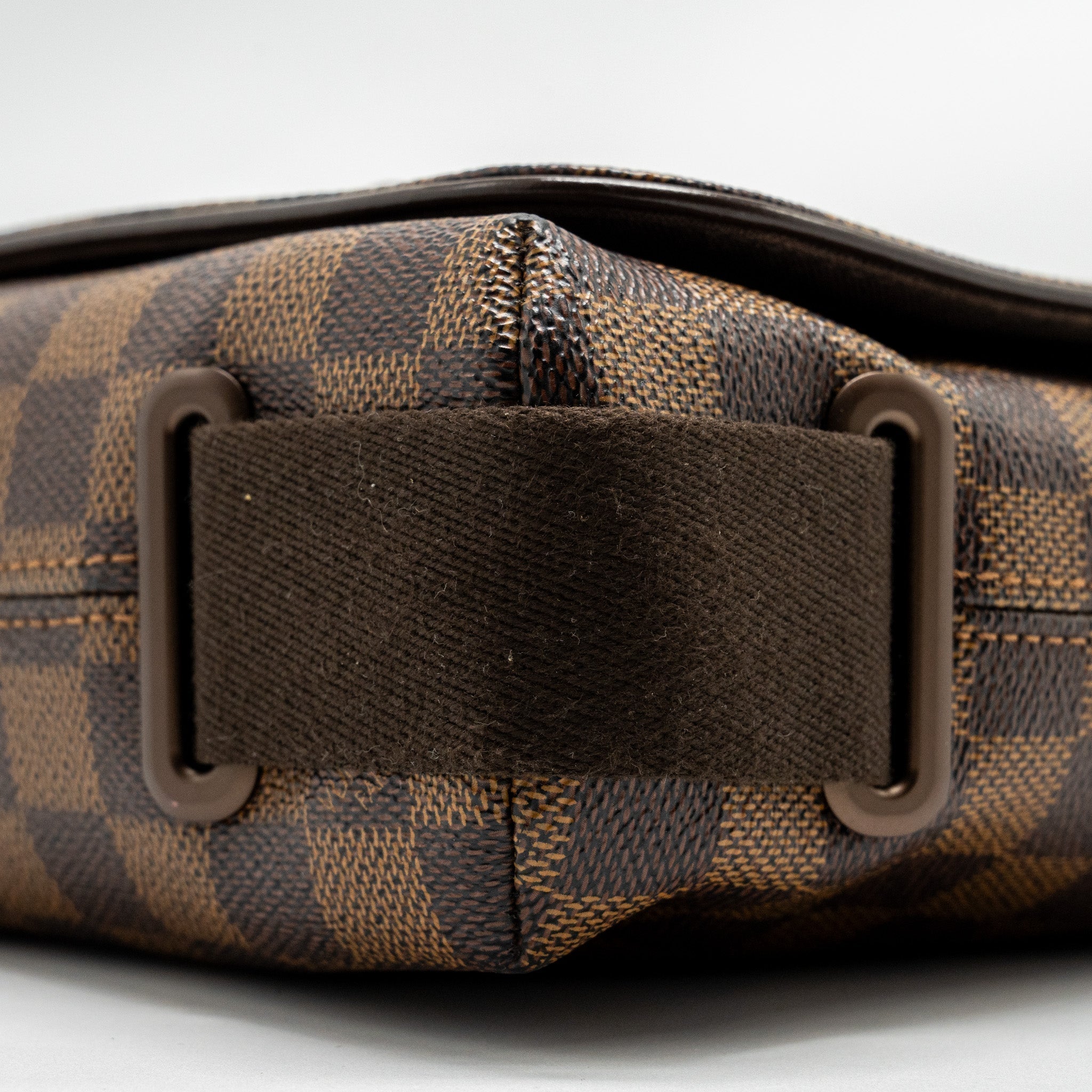BROOKLYN PM MESSENGER BAG DAMIER EBENE CANVAS BROWN HARDWARE