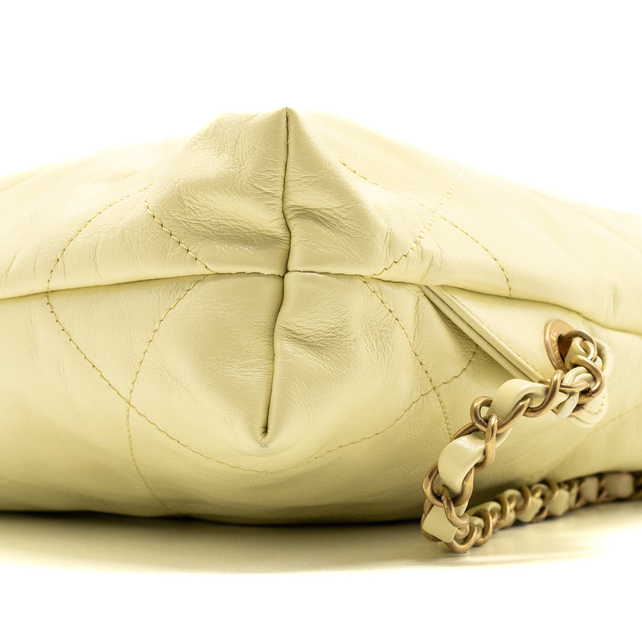 23P SMALL 22 BACKPACK SHINY CALFSKIN LIGHT YELLOW BRUSHED GHW(MICROCHIP)