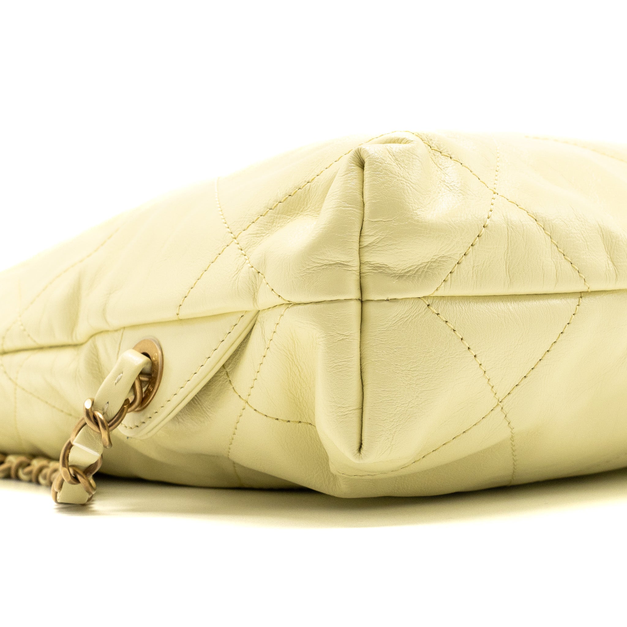 23P SMALL 22 BACKPACK SHINY CALFSKIN LIGHT YELLOW BRUSHED GHW(MICROCHIP)