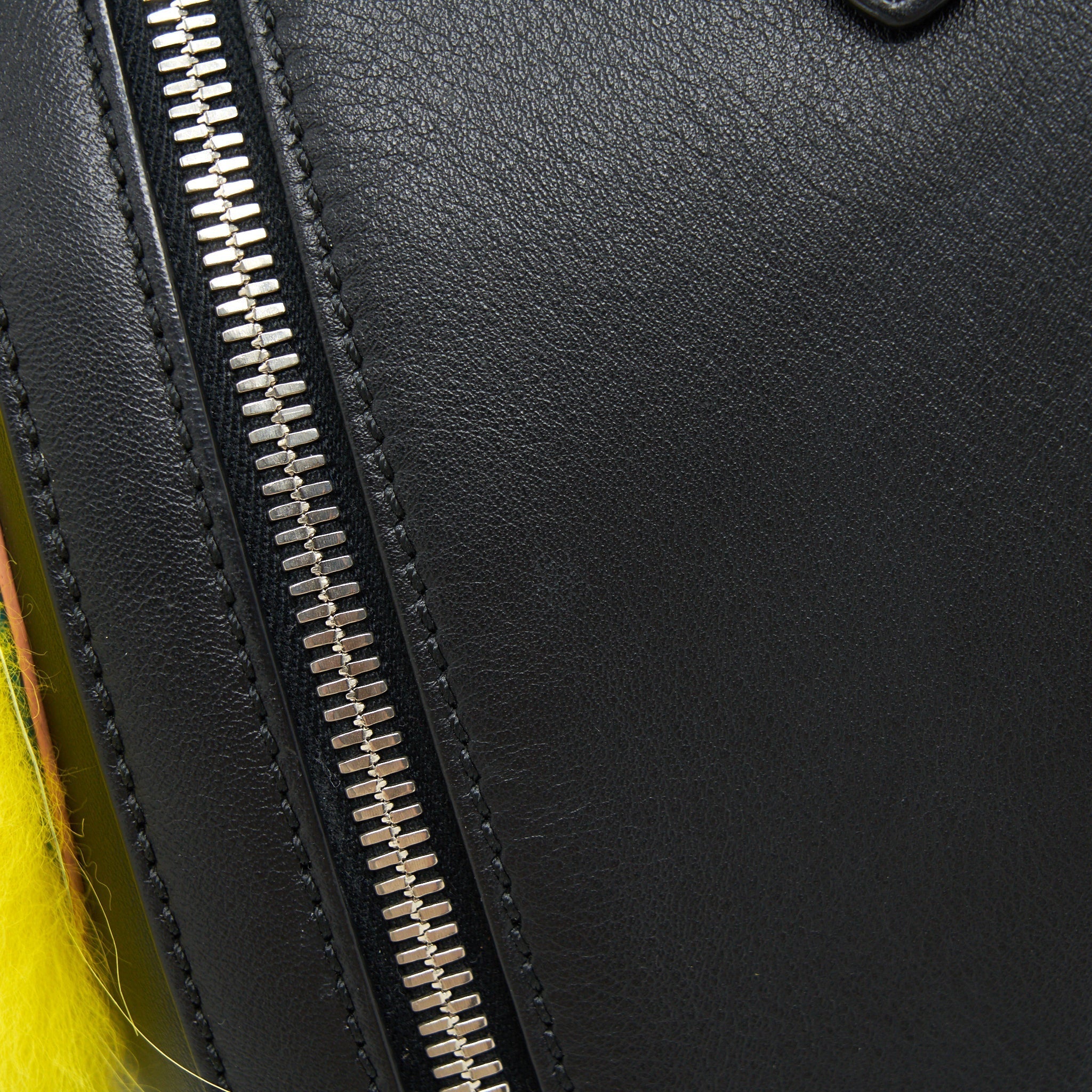 MONSTER BACKPACK BLACK/YELLOW FUR