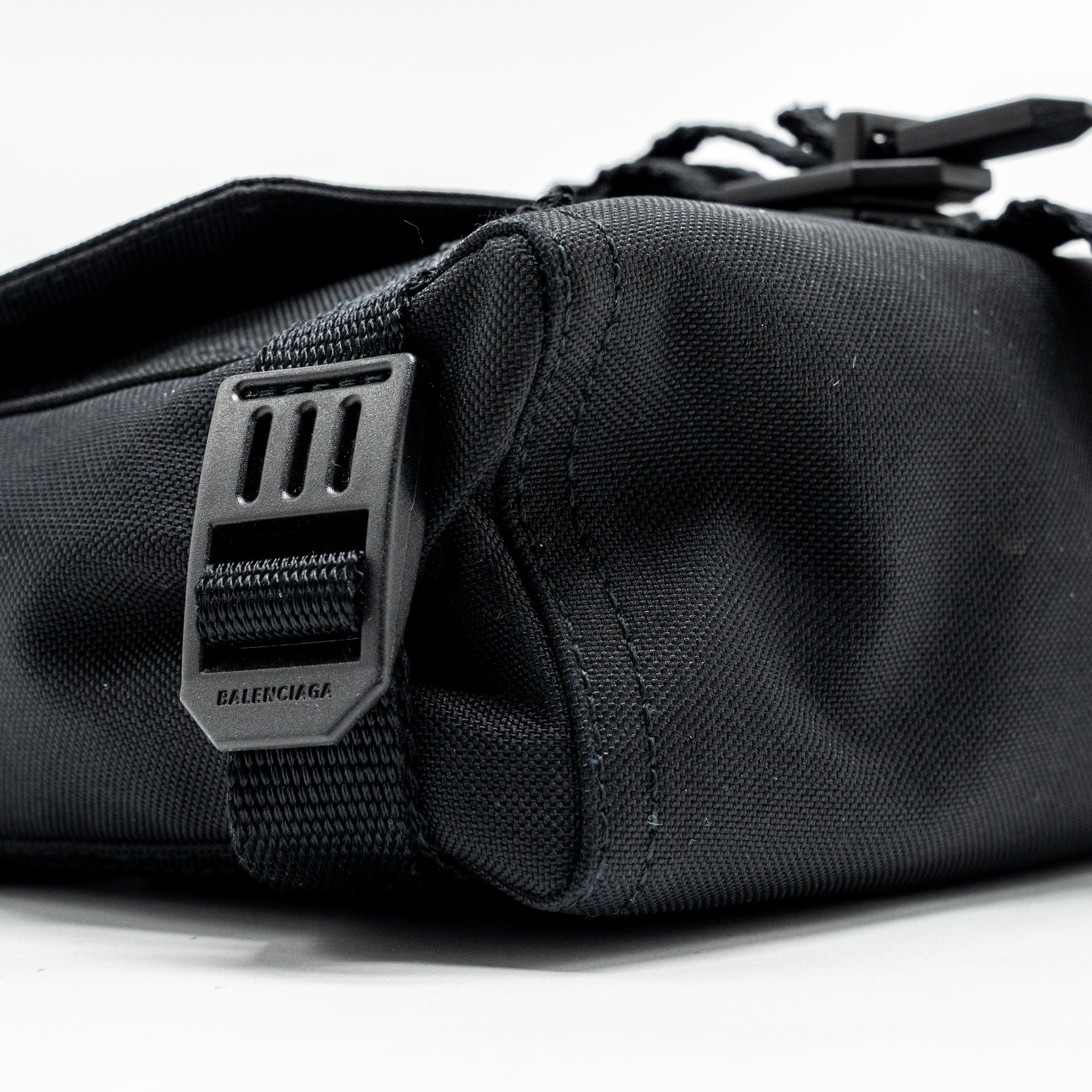 ARMY MESSENGER BAG BLACK RECYCLED NYLON BLACK/BLACK HARDWARE
