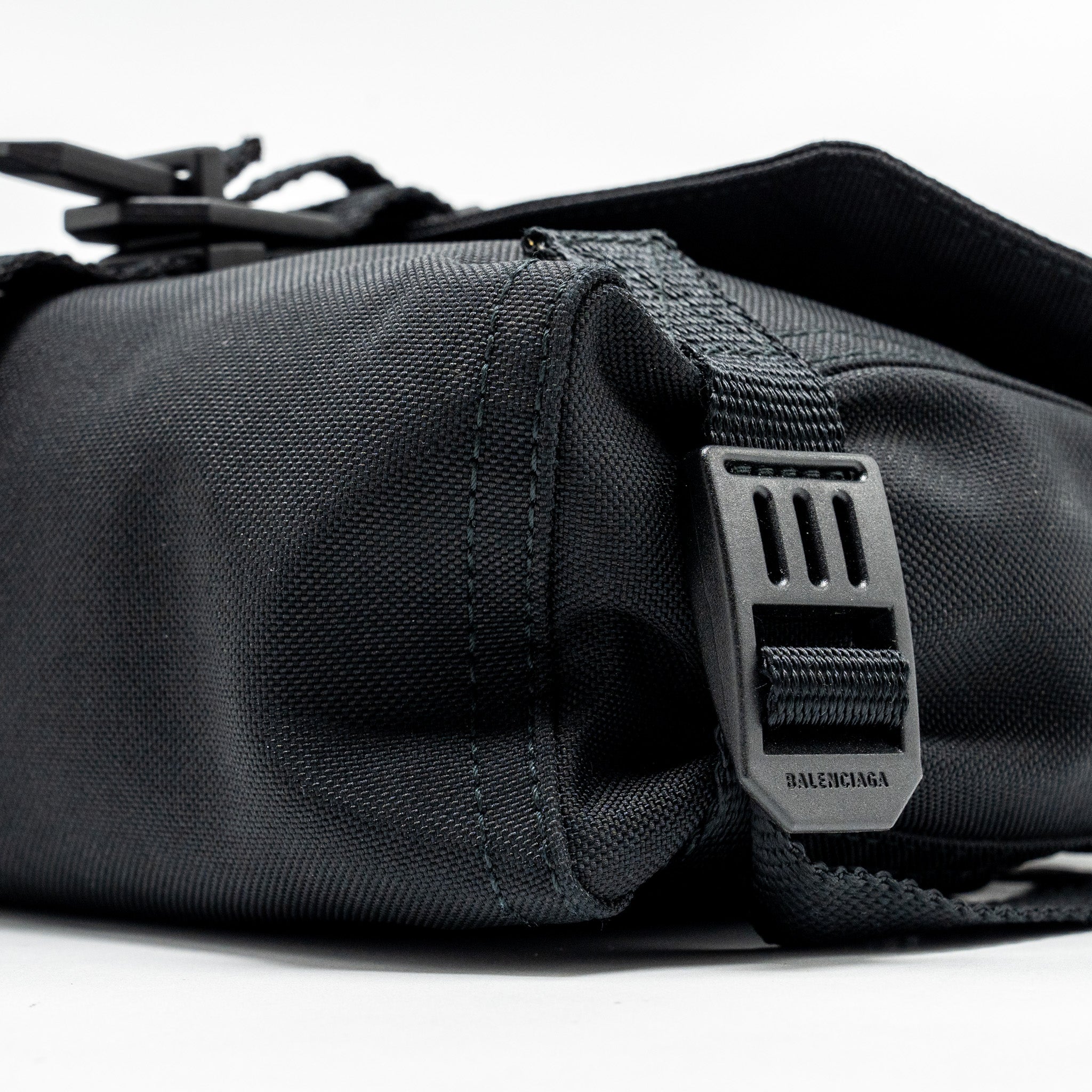 ARMY MESSENGER BAG BLACK RECYCLED NYLON BLACK/BLACK HARDWARE