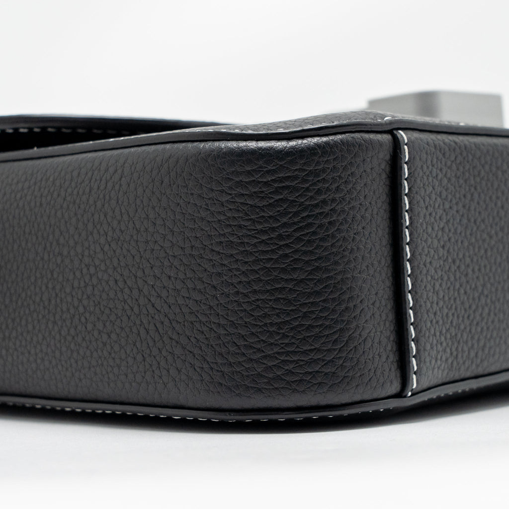 MEDIUM SADDLE FLAP MESSENGER BAG GRAINED CALFSKIN BLACK GHW