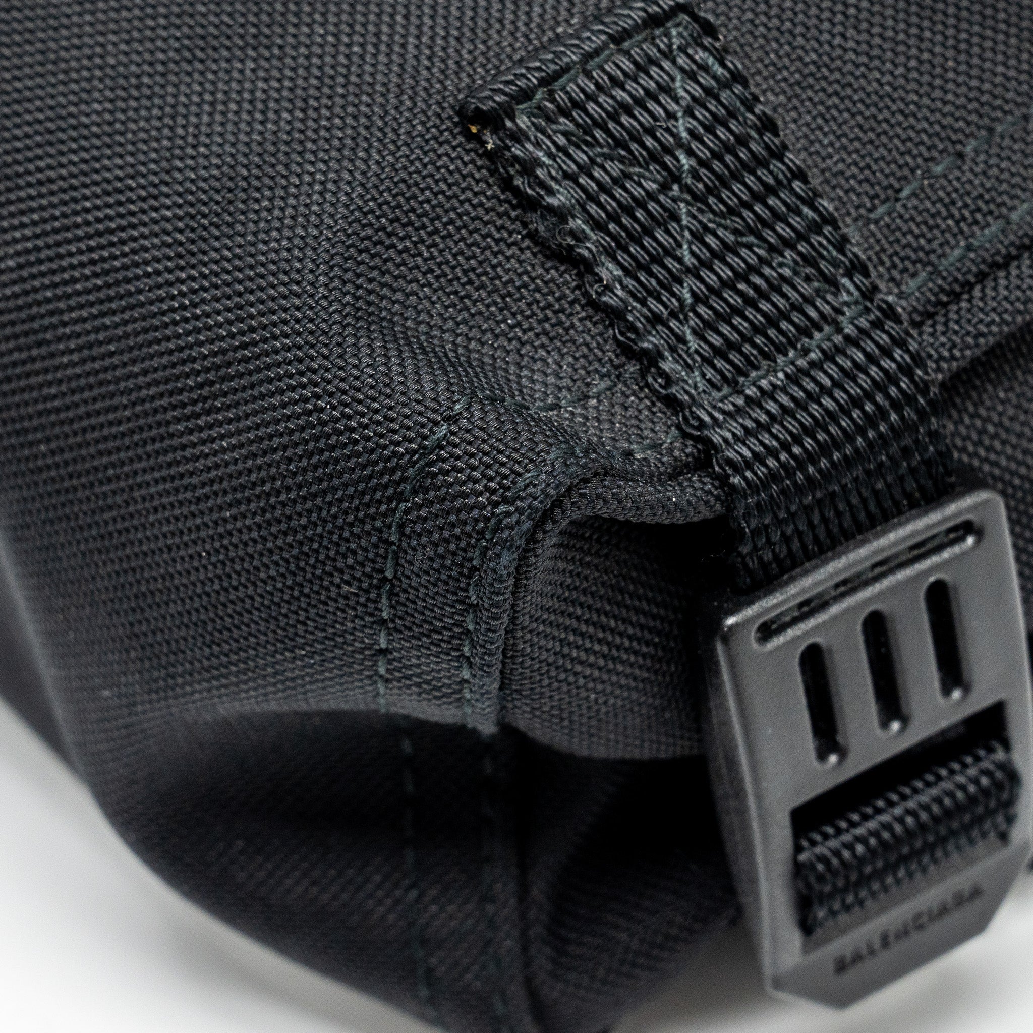 ARMY MESSENGER BAG BLACK RECYCLED NYLON BLACK/BLACK HARDWARE