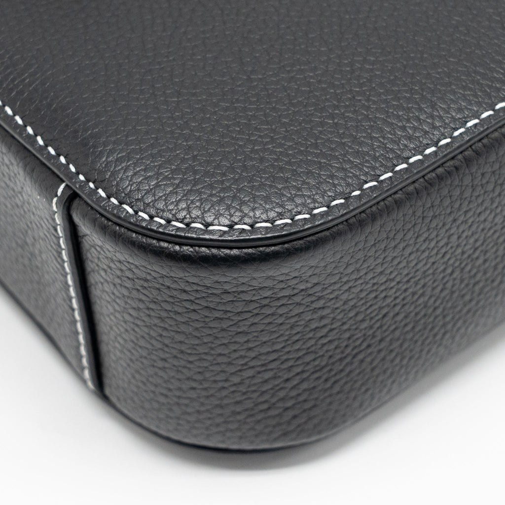 MEDIUM SADDLE FLAP MESSENGER BAG GRAINED CALFSKIN BLACK GHW