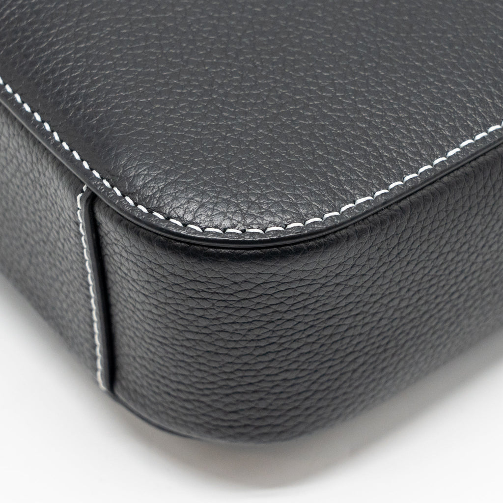 MEDIUM SADDLE FLAP MESSENGER BAG GRAINED CALFSKIN BLACK GHW