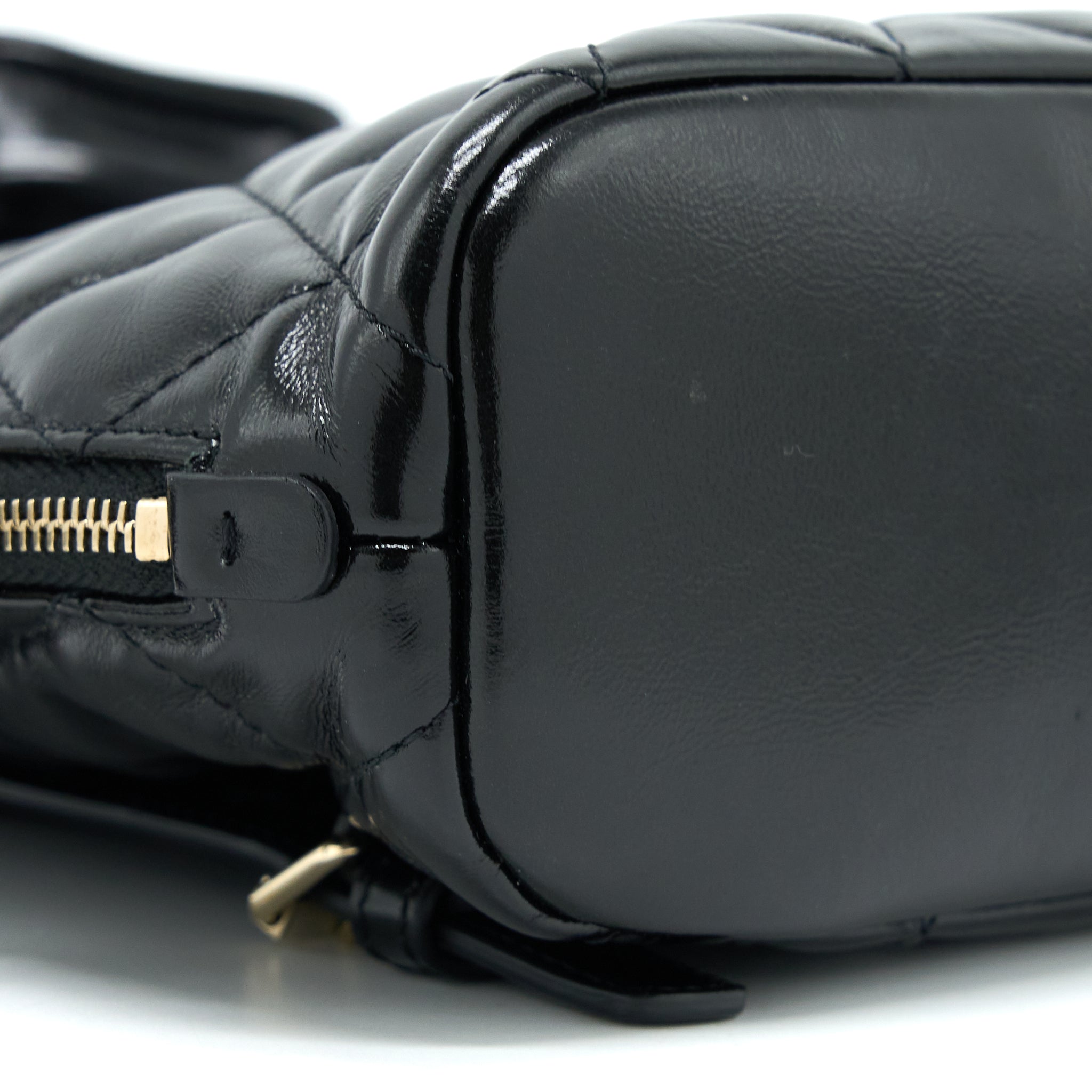 22A QUILTED BACKPACK SHINY CALFSKIN BLACK LGHW (MICROCHIP)