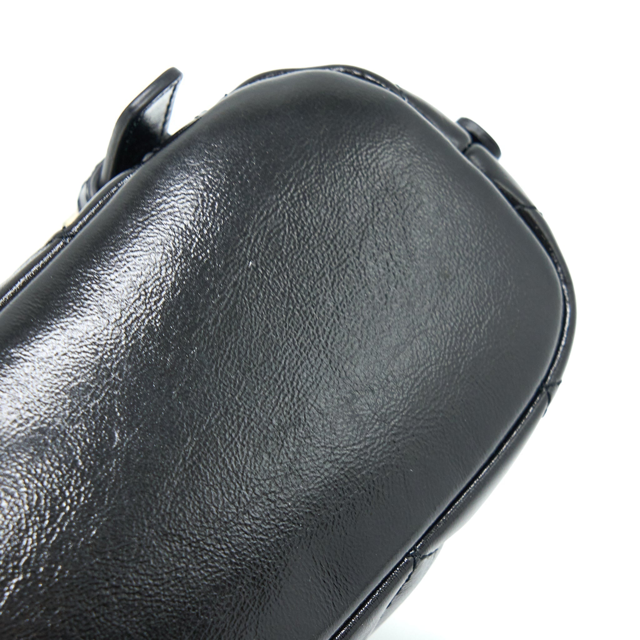 22A QUILTED BACKPACK SHINY CALFSKIN BLACK LGHW (MICROCHIP)