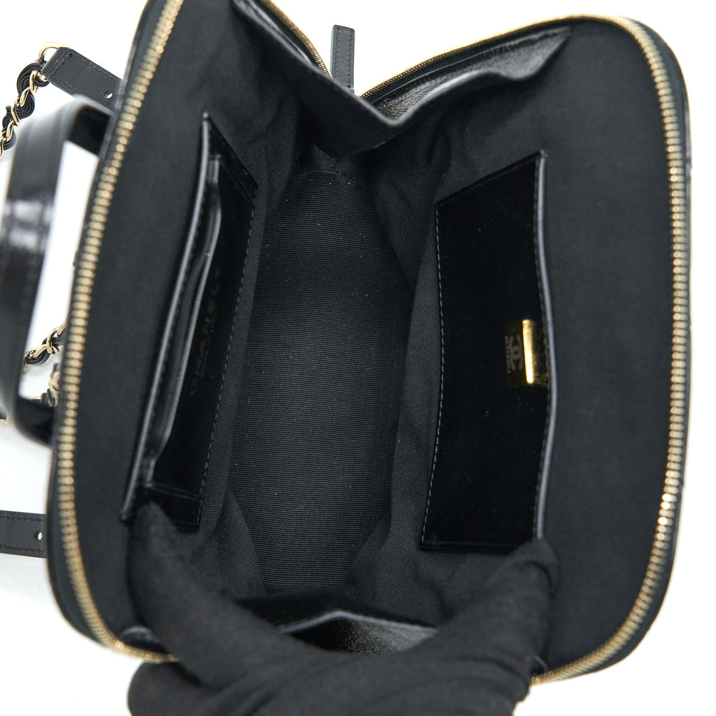 22A QUILTED BACKPACK SHINY CALFSKIN BLACK LGHW (MICROCHIP)