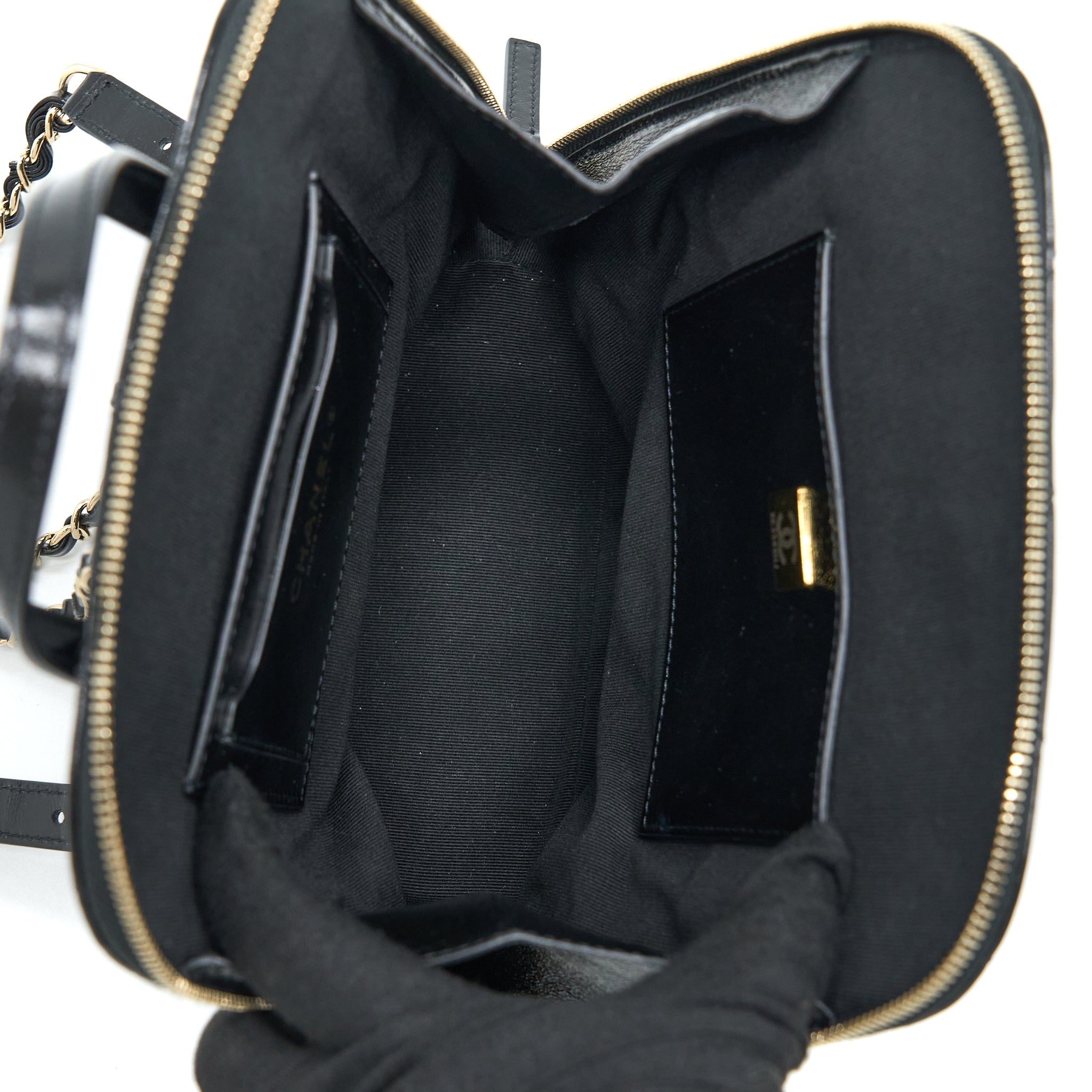 22A QUILTED BACKPACK SHINY CALFSKIN BLACK LGHW (MICROCHIP)