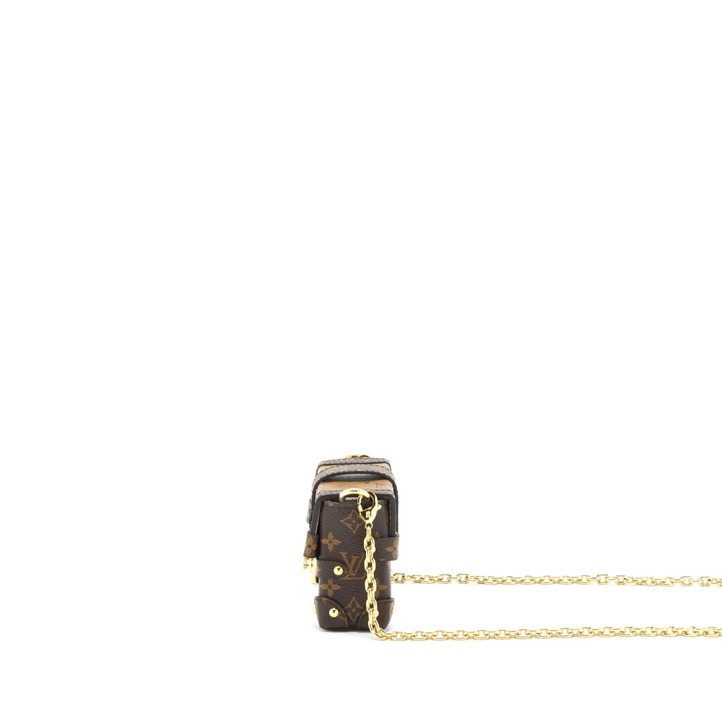 ESSENTIAL TRUNK WITH CHAIN REVERSE MONOGRAM