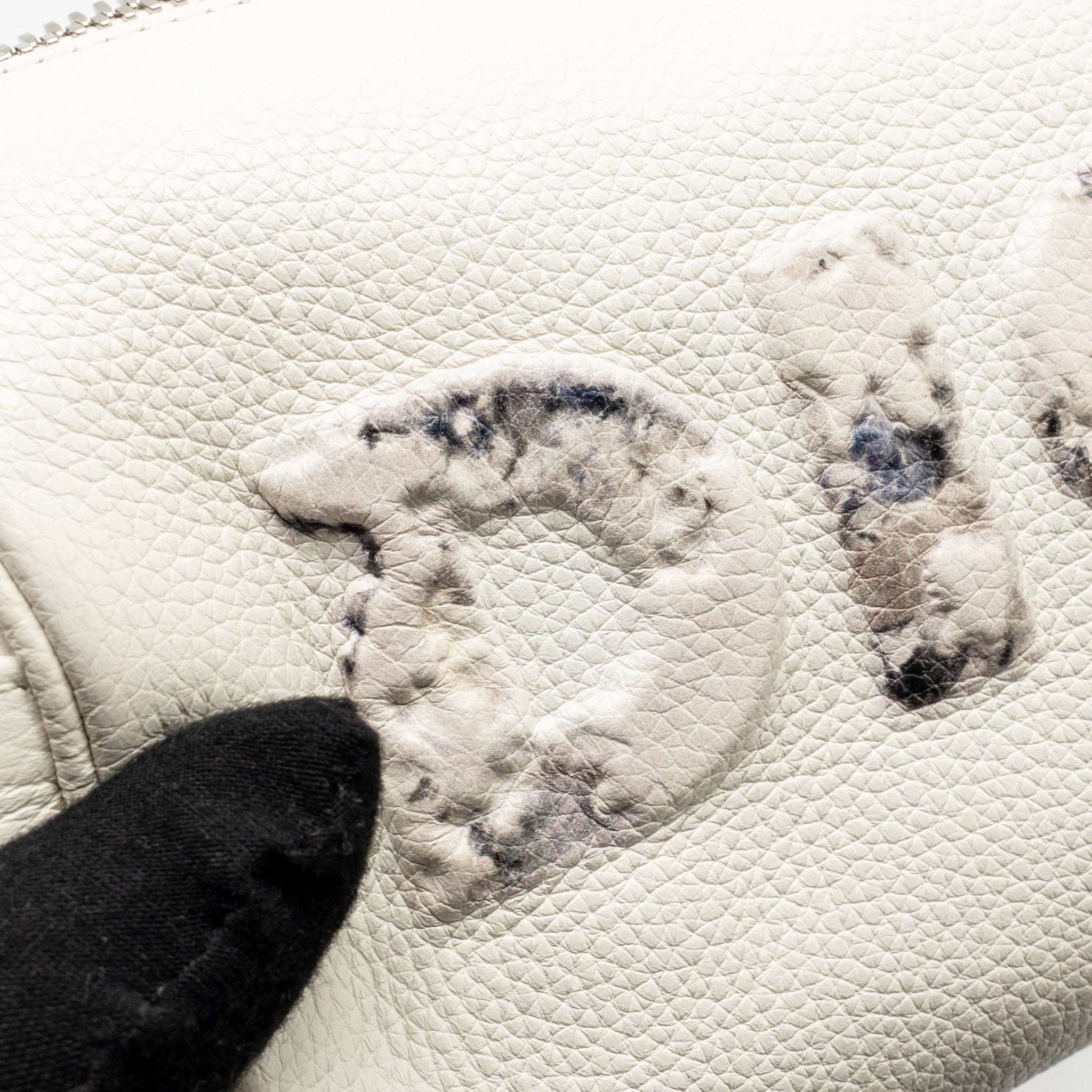 HOMME X DANIEL ARSHAM ROLLER MESSAGER BAG GRAINED CALFSKIN WHITE SHW