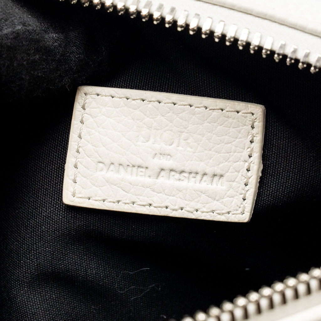 HOMME X DANIEL ARSHAM ROLLER MESSAGER BAG GRAINED CALFSKIN WHITE SHW