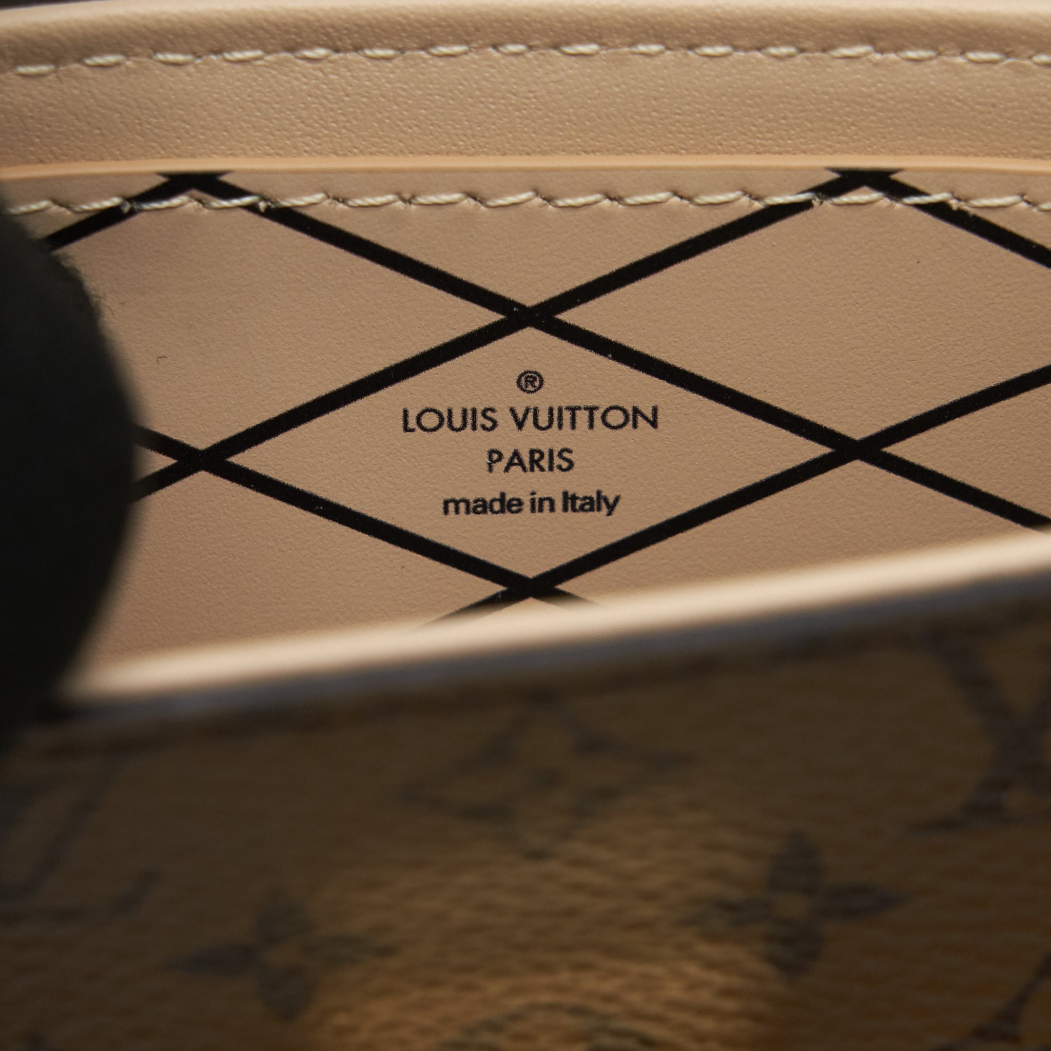ESSENTIAL TRUNK WITH CHAIN REVERSE MONOGRAM