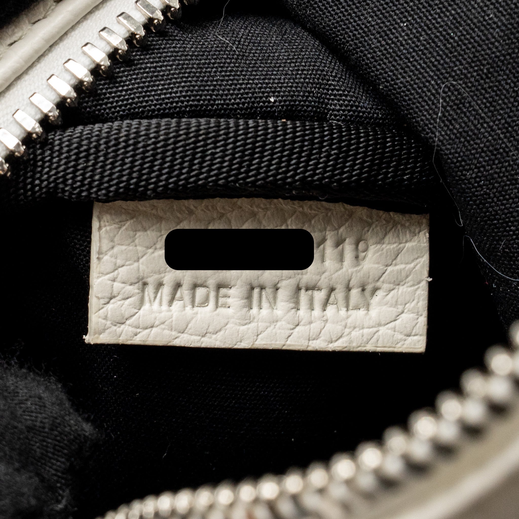 HOMME X DANIEL ARSHAM ROLLER MESSAGER BAG GRAINED CALFSKIN WHITE SHW