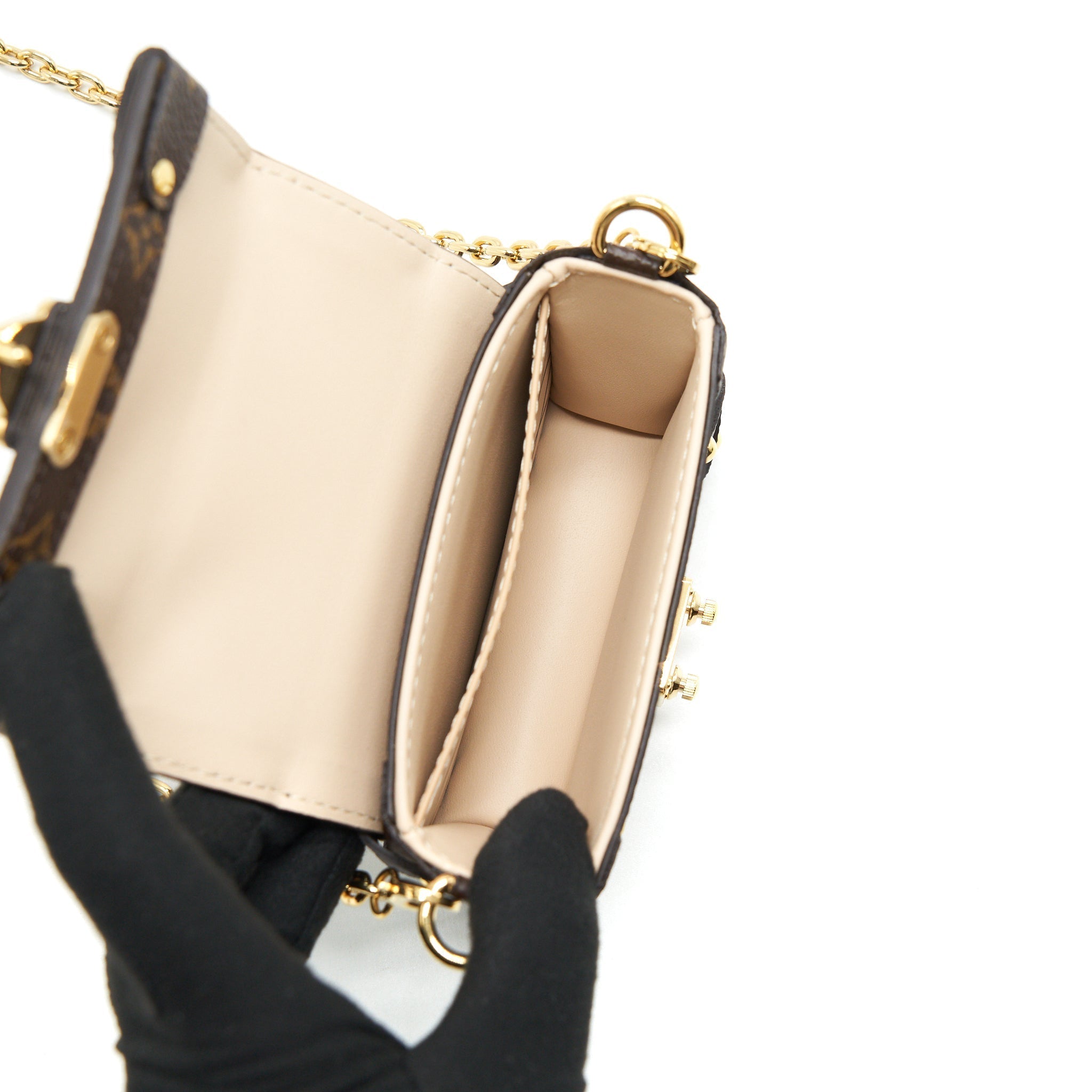 ESSENTIAL TRUNK WITH CHAIN REVERSE MONOGRAM