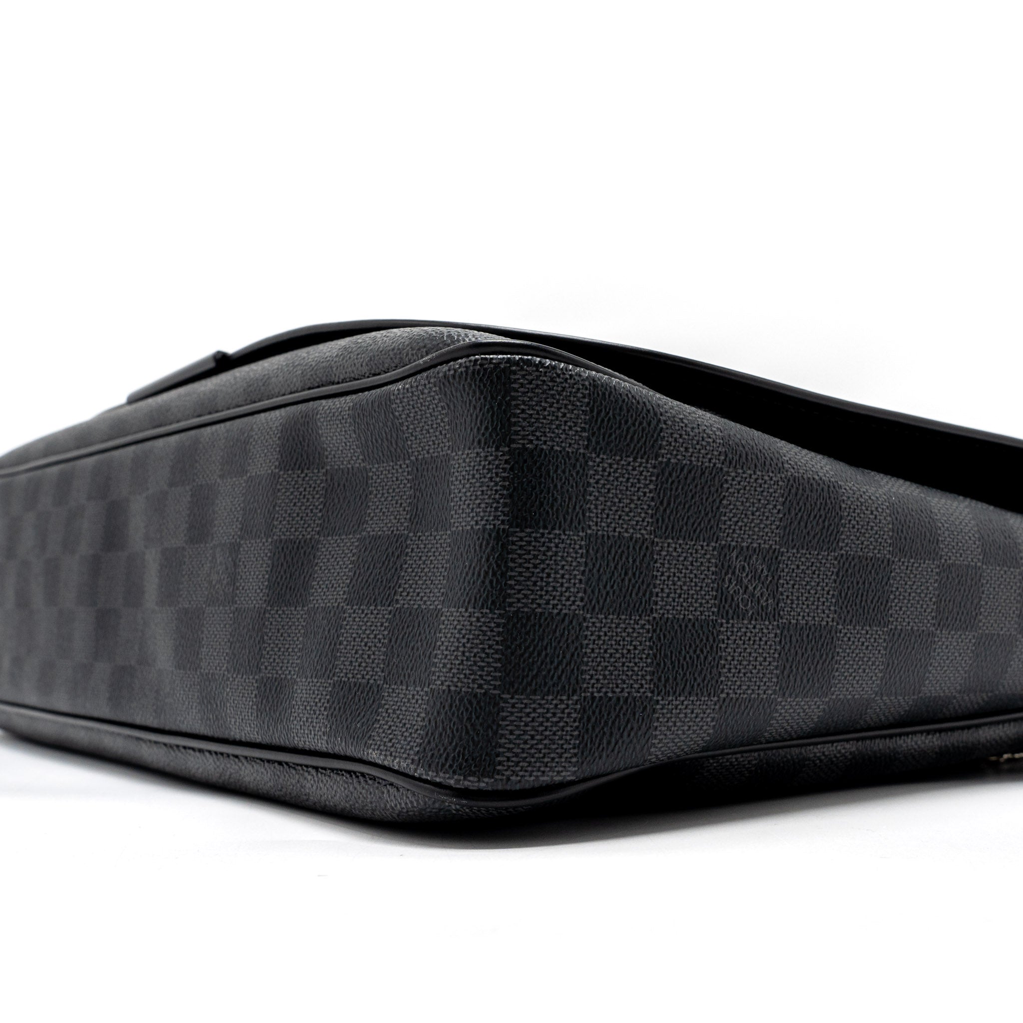 LARGE MESSENGER BAG DAMIER GRAPHITE CANVAS SHW