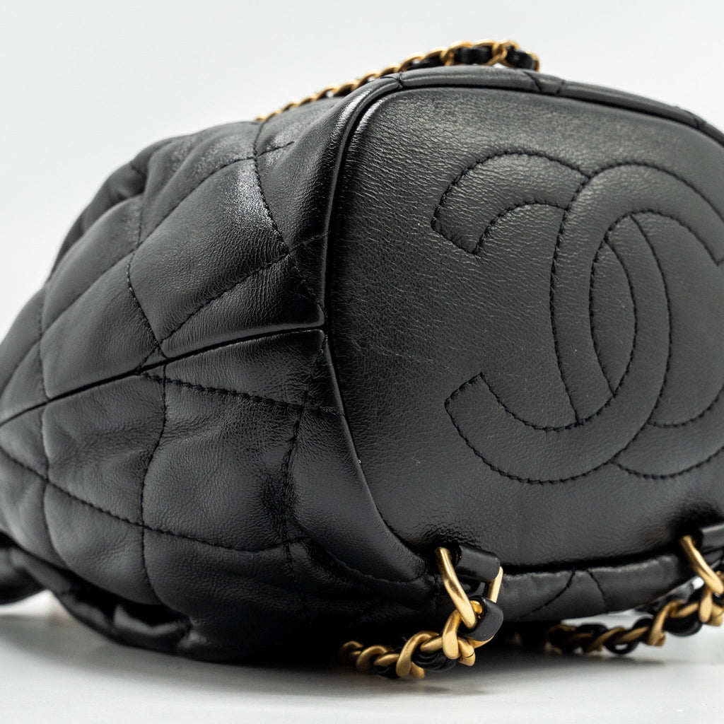 22S CANDY CHAINS MINI BUCKET BACKPACK LAMBSKIN BLACK GHW (MICROCHIP)