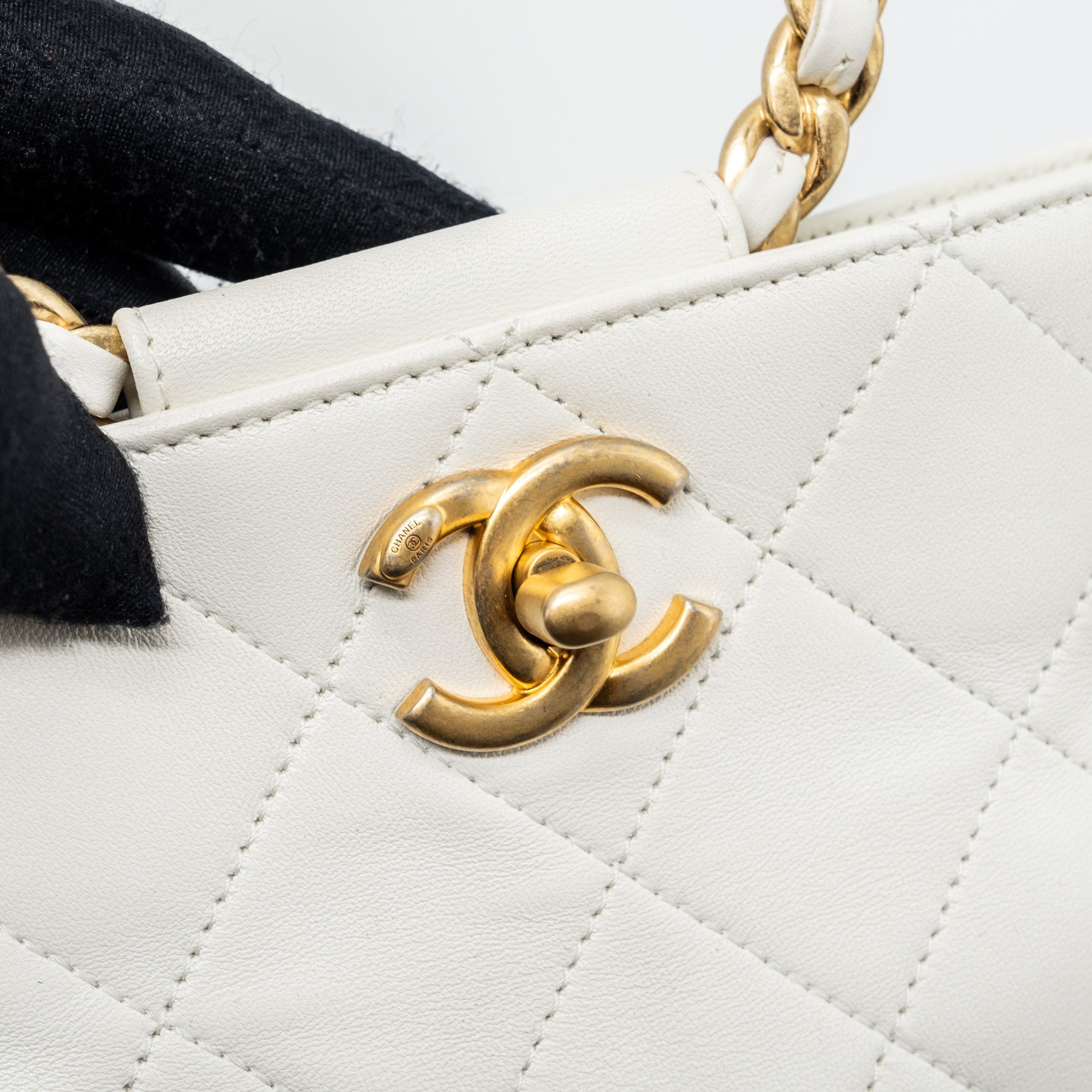 ROUND HANDLE BUCKET BACKPACK LAMBSKIN WHITE GHW