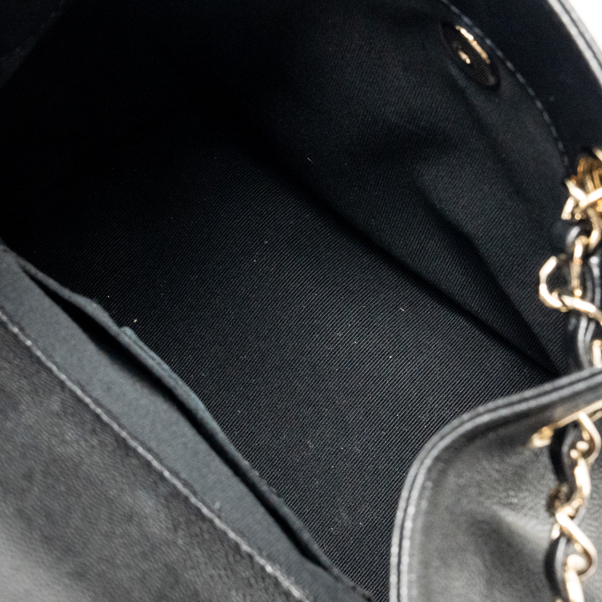 TRIPLE POCKET BACKPACK CAVIAR BLACK LGHW (MICROCHIP)