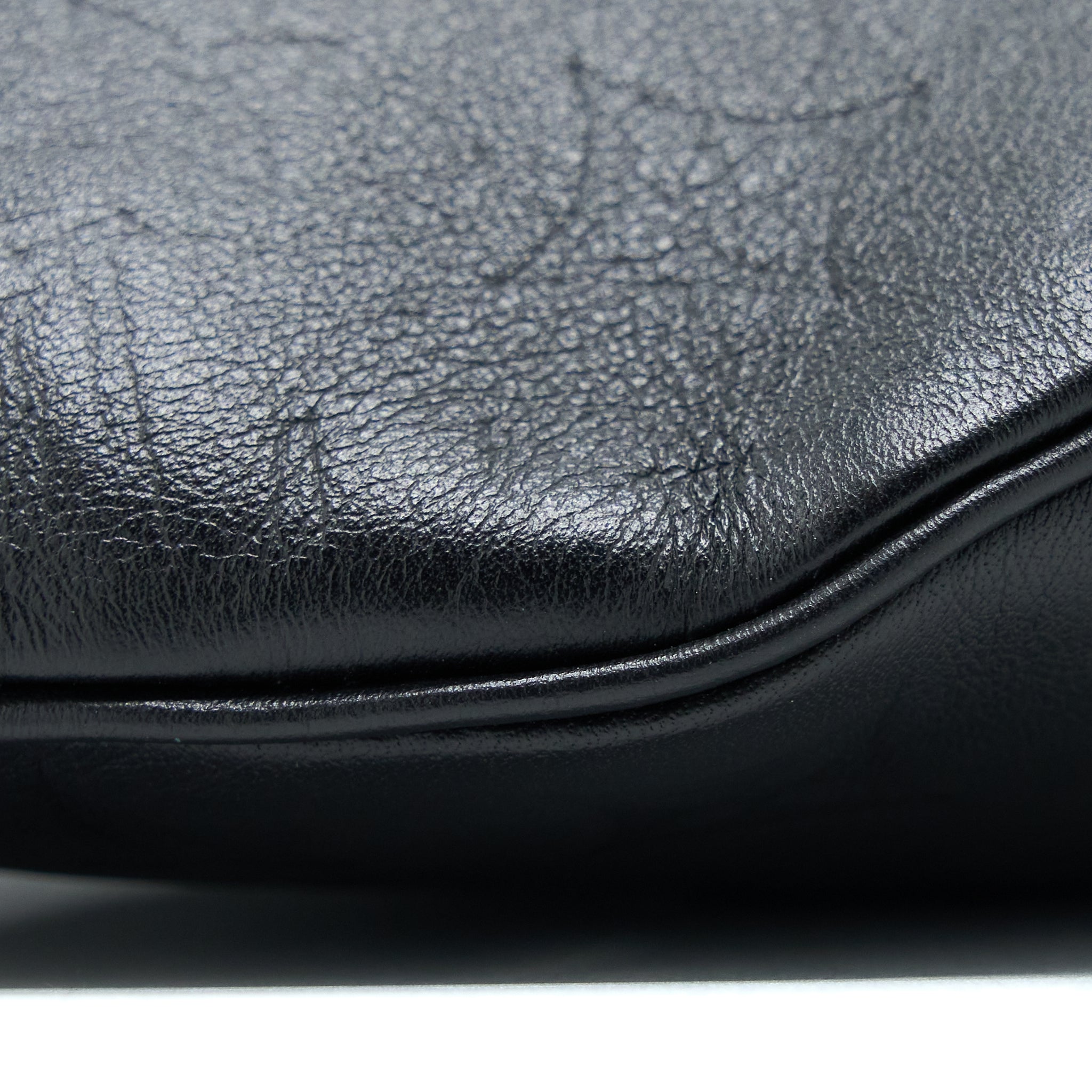 DISCOVERY BUMBAG PM MONOGRAM SHADOW CALFSKIN BLACK/BLACK HARDWARE