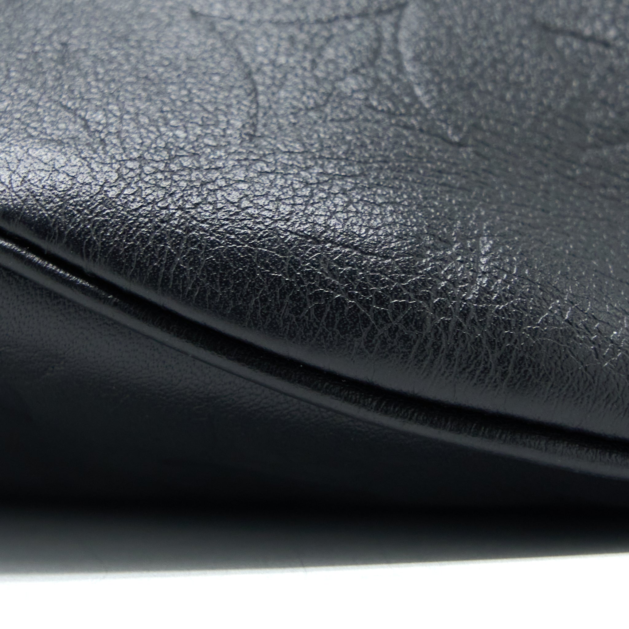 DISCOVERY BUMBAG PM MONOGRAM SHADOW CALFSKIN BLACK/BLACK HARDWARE