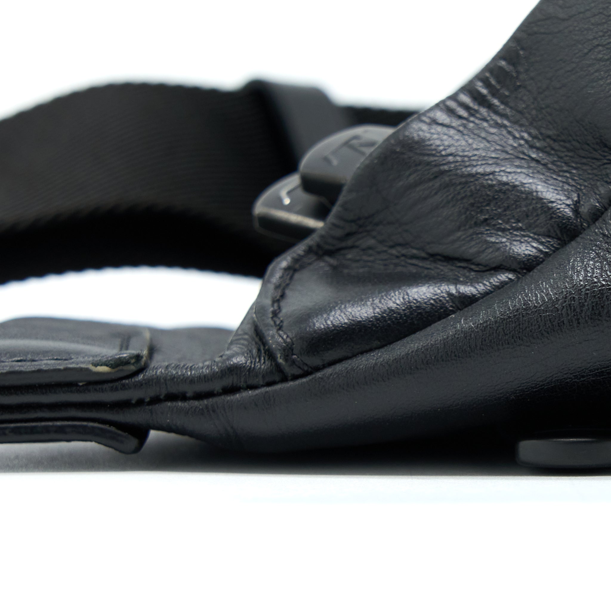 DISCOVERY BUMBAG PM MONOGRAM SHADOW CALFSKIN BLACK/BLACK HARDWARE