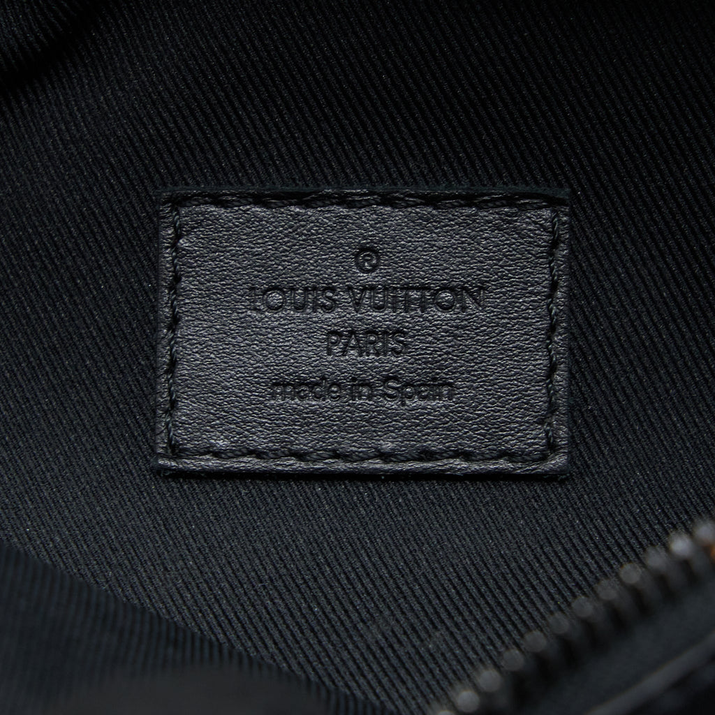 DISCOVERY BUMBAG PM MONOGRAM SHADOW CALFSKIN BLACK/BLACK HARDWARE