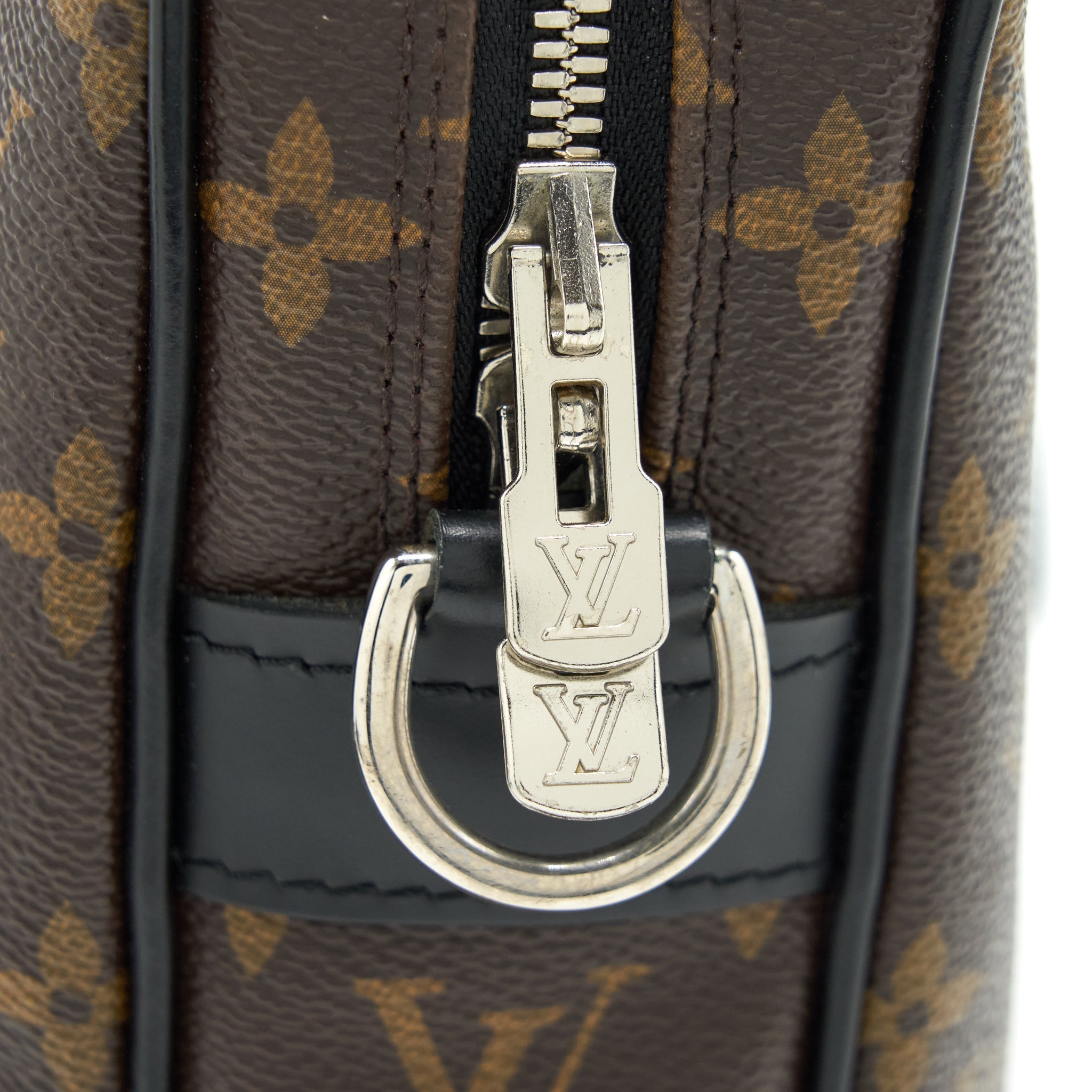 PORTE DOCUMENTS VOYAGE PM BAG MONOGRAM CANVAS