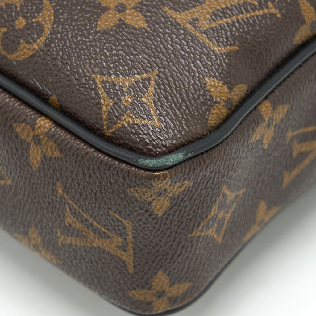PORTE DOCUMENTS VOYAGE PM BAG MONOGRAM CANVAS