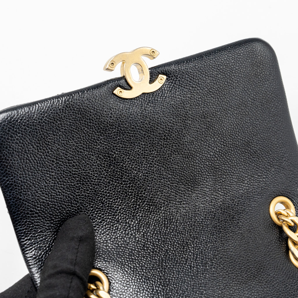 QUILTED FLAP BACKPACK CAVIAR BLACK GHW (MICROCHIP)