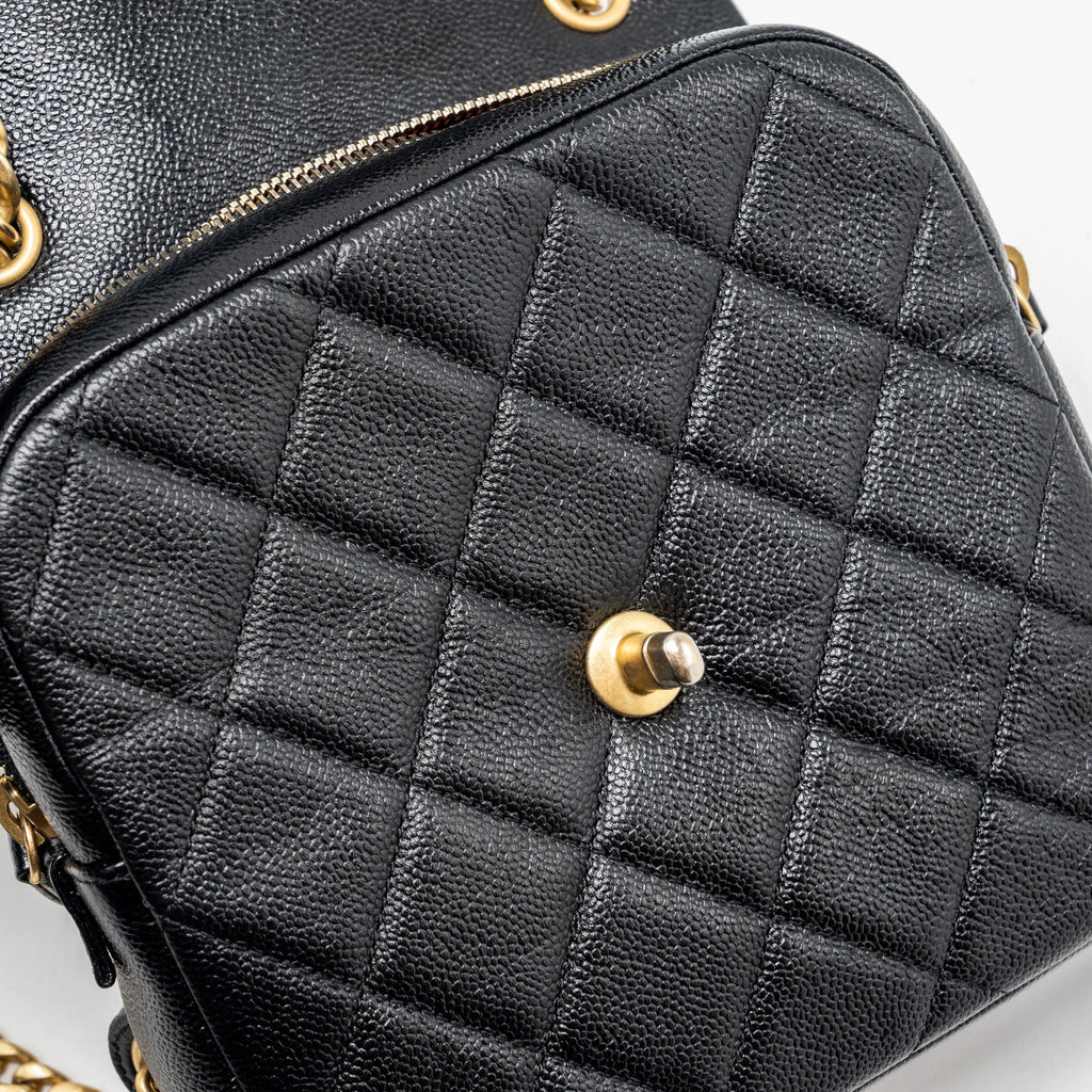 QUILTED FLAP BACKPACK CAVIAR BLACK GHW (MICROCHIP)